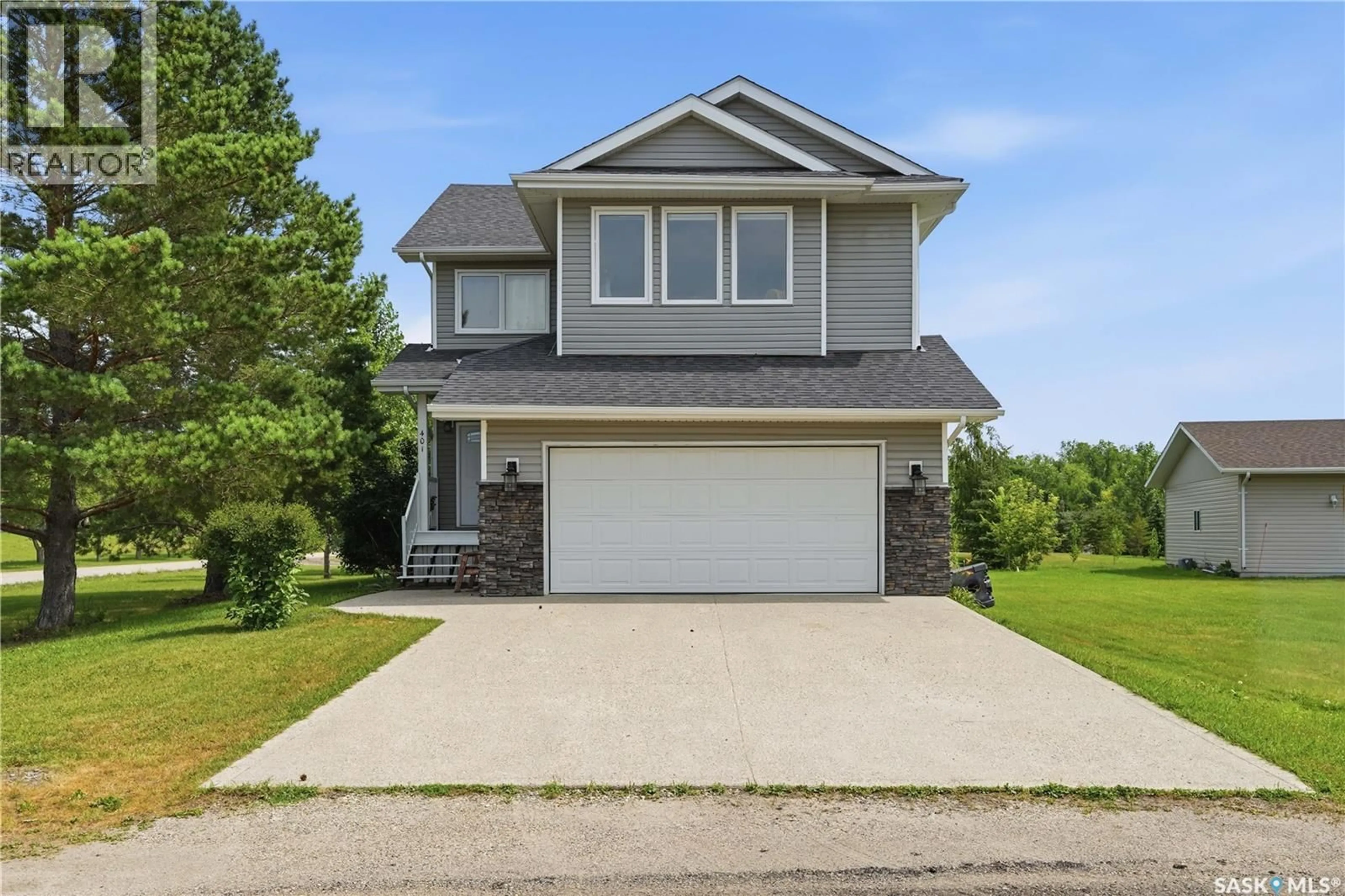 Home with vinyl exterior material, street for 401 BANBURY PLACE, Wolseley Saskatchewan S0G5H0