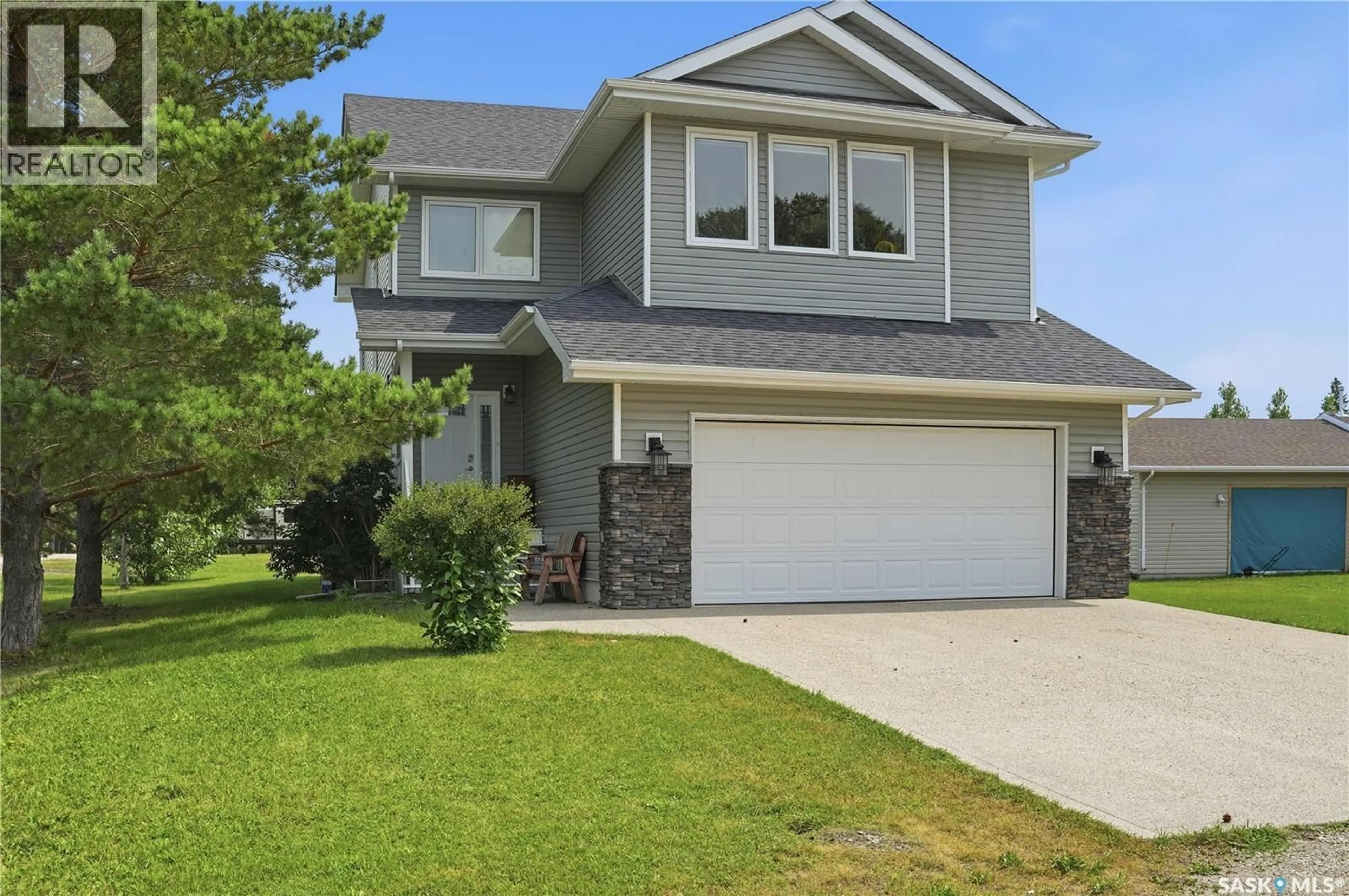 Home with vinyl exterior material, street for 401 BANBURY PLACE, Wolseley Saskatchewan S0G5H0