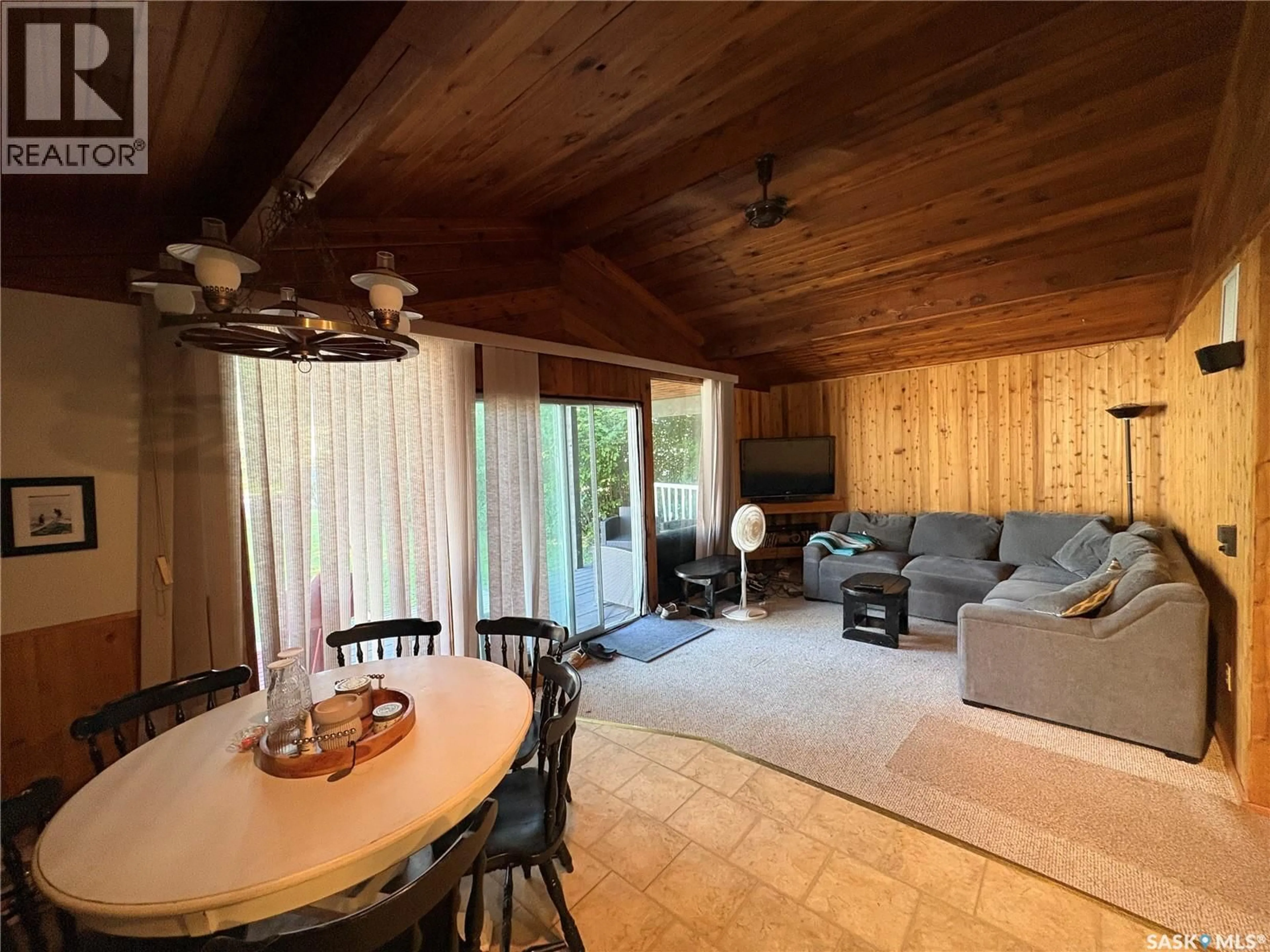 Living room with furniture, wood/laminate floor for 9 HUNTER BAY, Fishing Lake Saskatchewan S0A1Y0