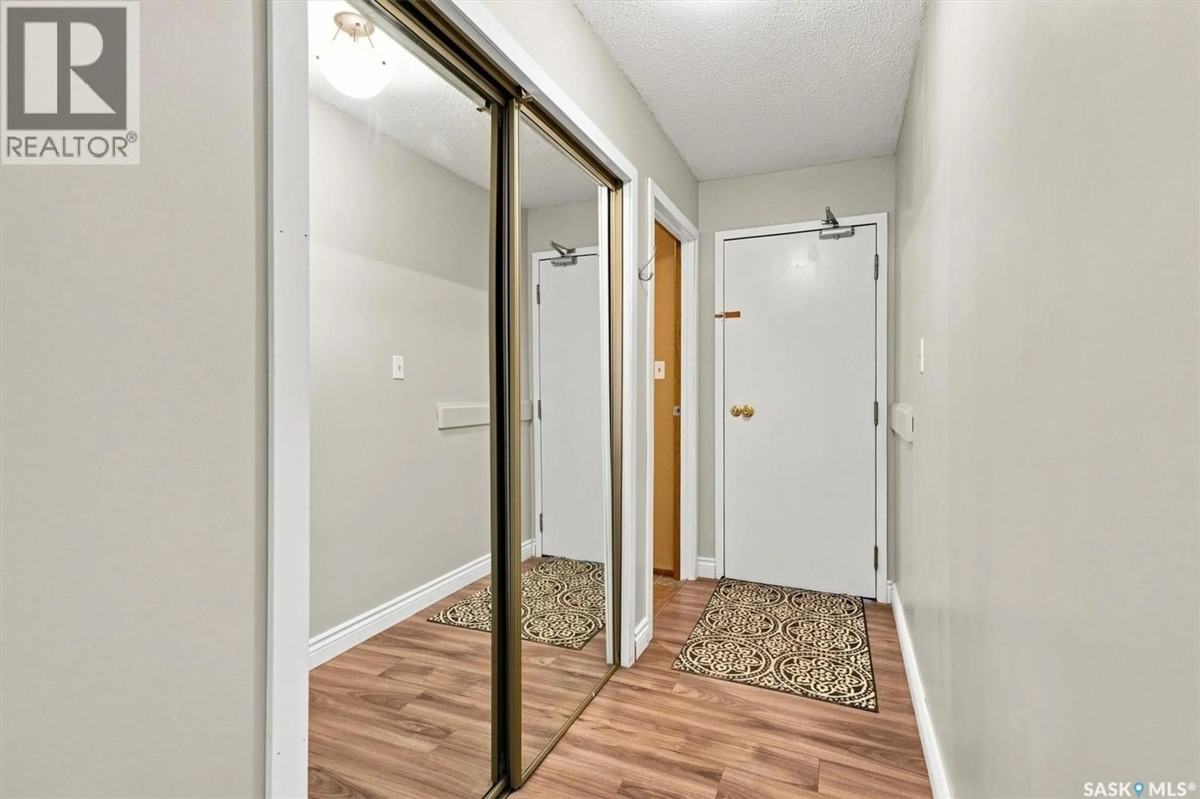 Indoor entryway for 102 - 1008 TEMPERANCE STREET, Saskatoon Saskatchewan S7N0N6
