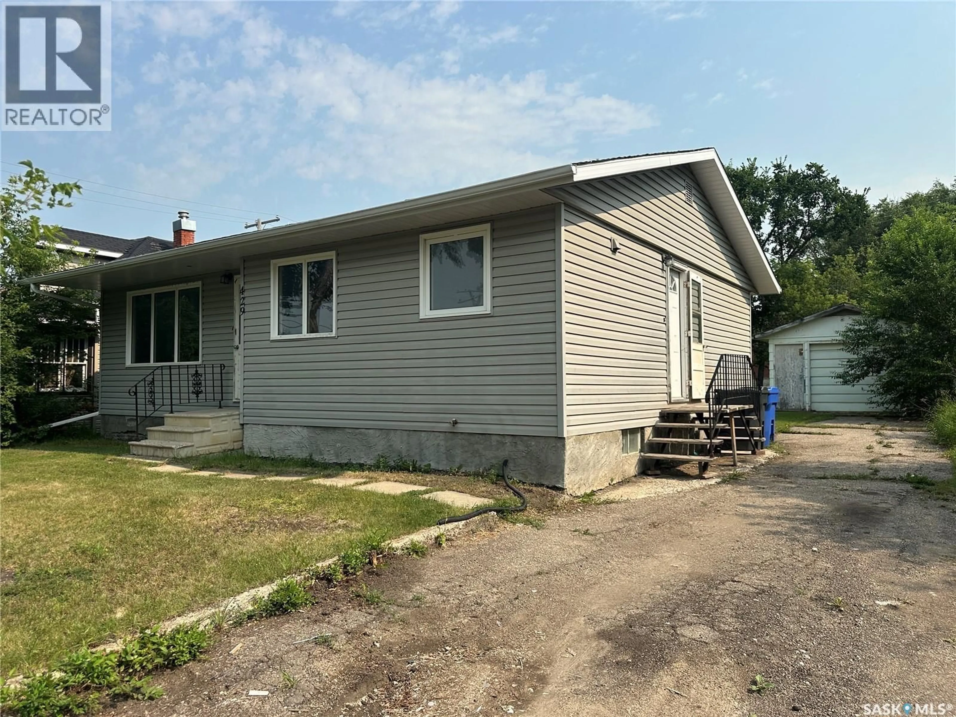 Home with vinyl exterior material, building for 429 2ND STREET, Kamsack Saskatchewan S0A1S0