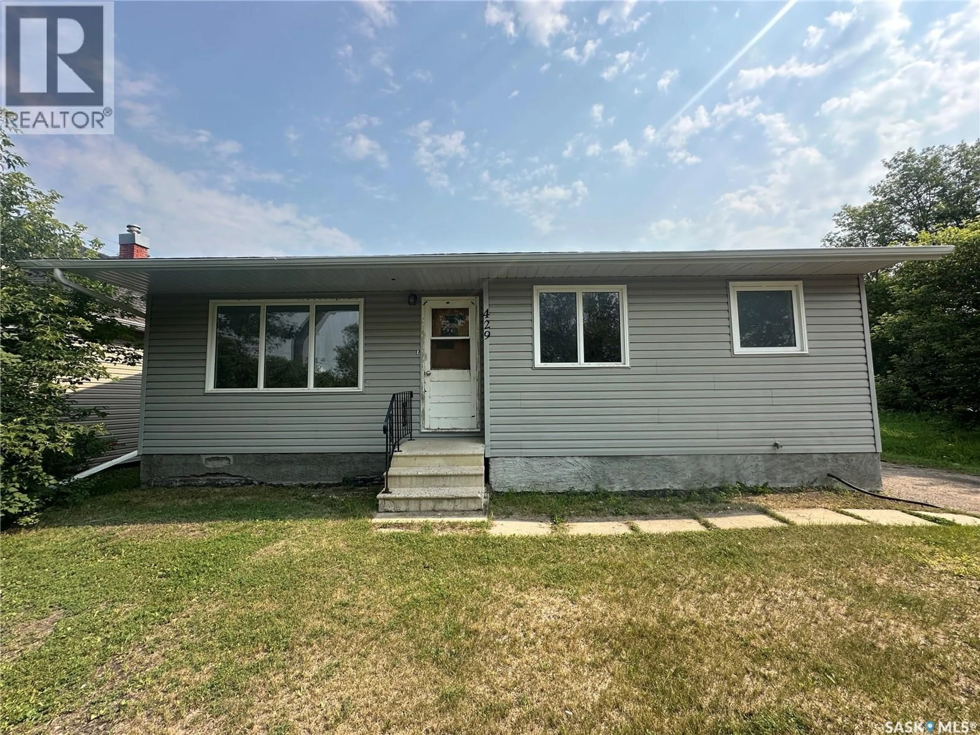 Home with vinyl exterior material, street for 429 2ND STREET, Kamsack Saskatchewan S0A1S0