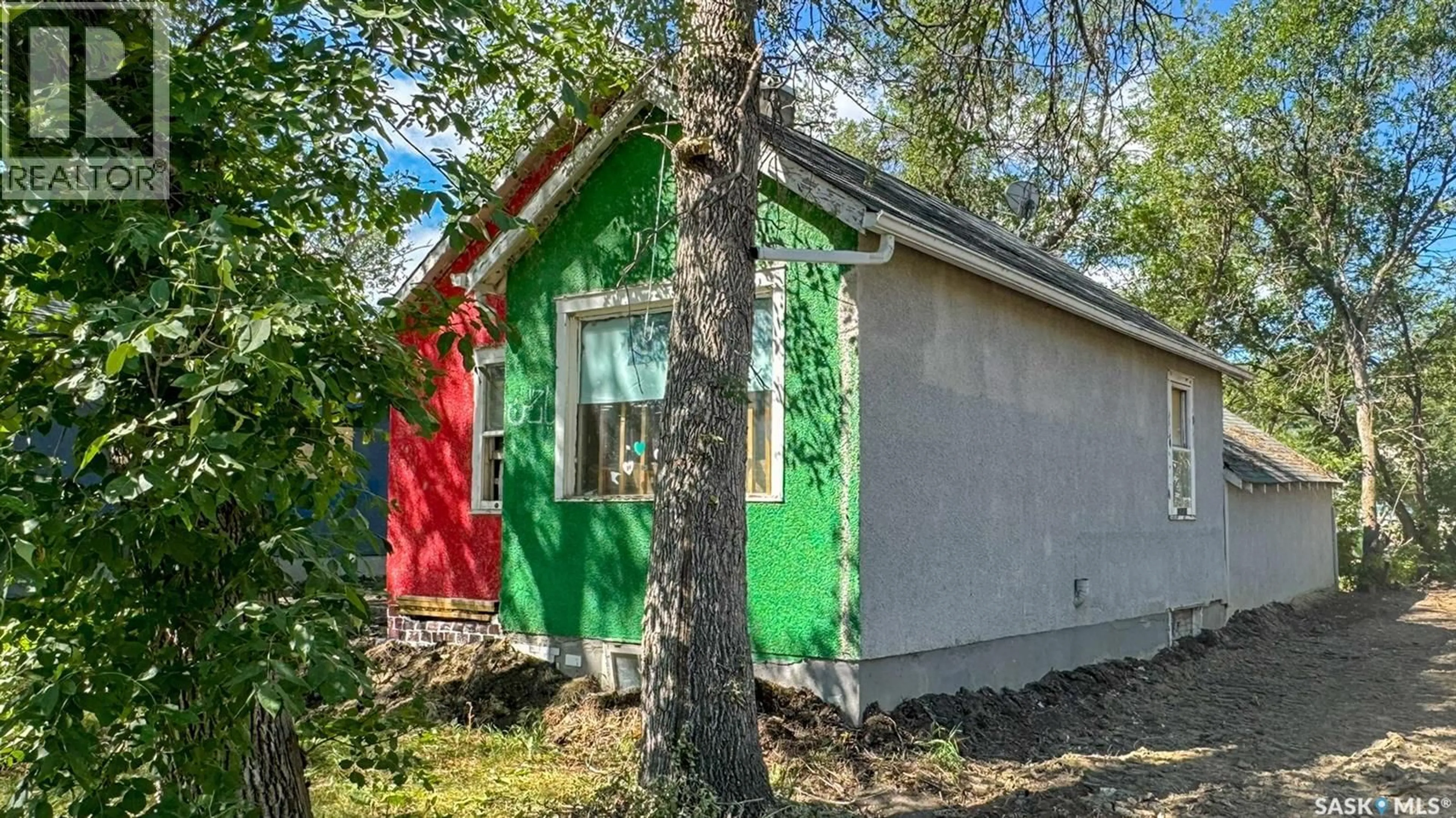 Home with vinyl exterior material, street for 1024 ATHOL STREET, Regina Saskatchewan S4T3B9
