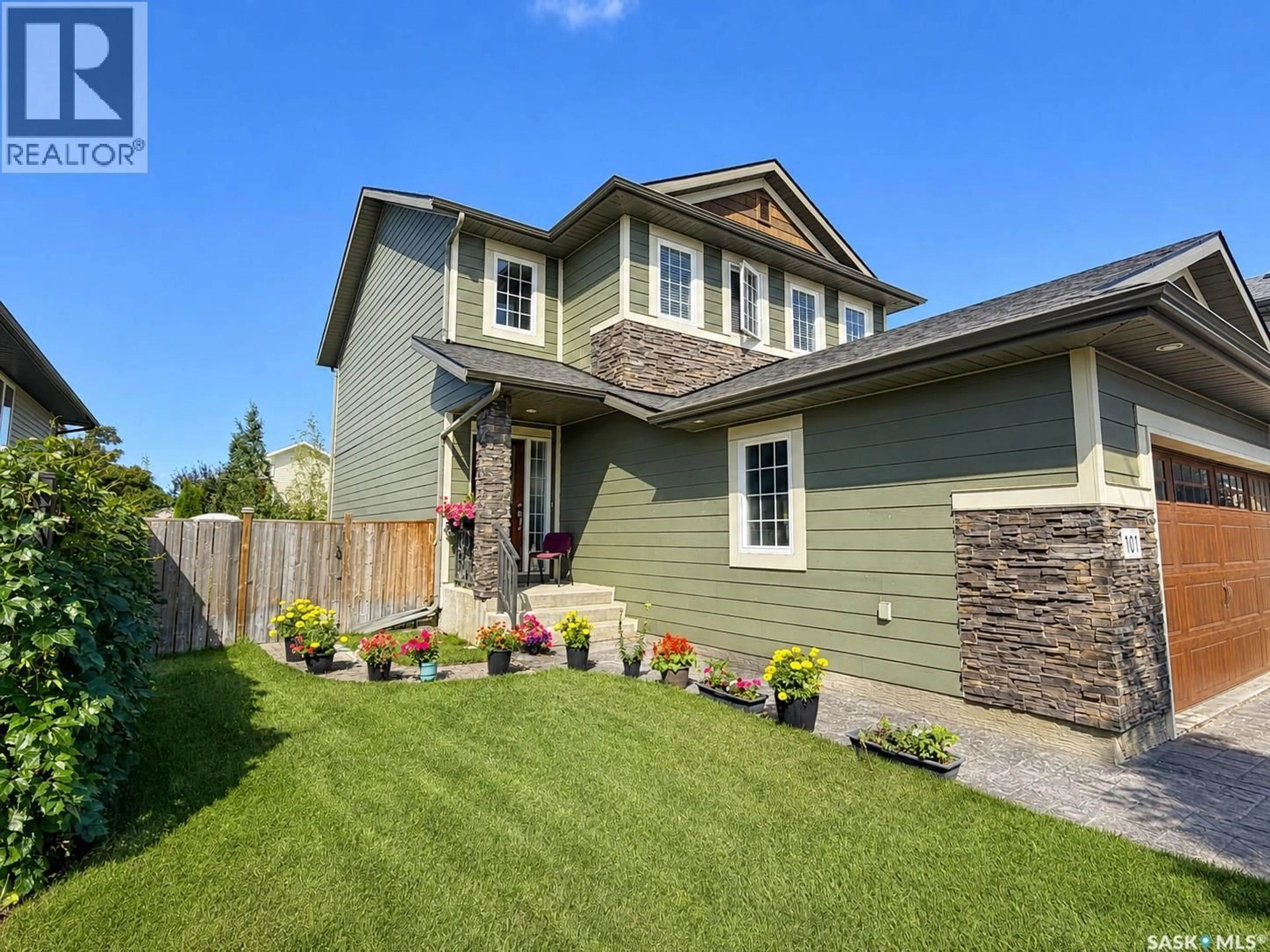 Home with vinyl exterior material, street for 110 CHUBB COVE, Saskatoon Saskatchewan S7T0E6