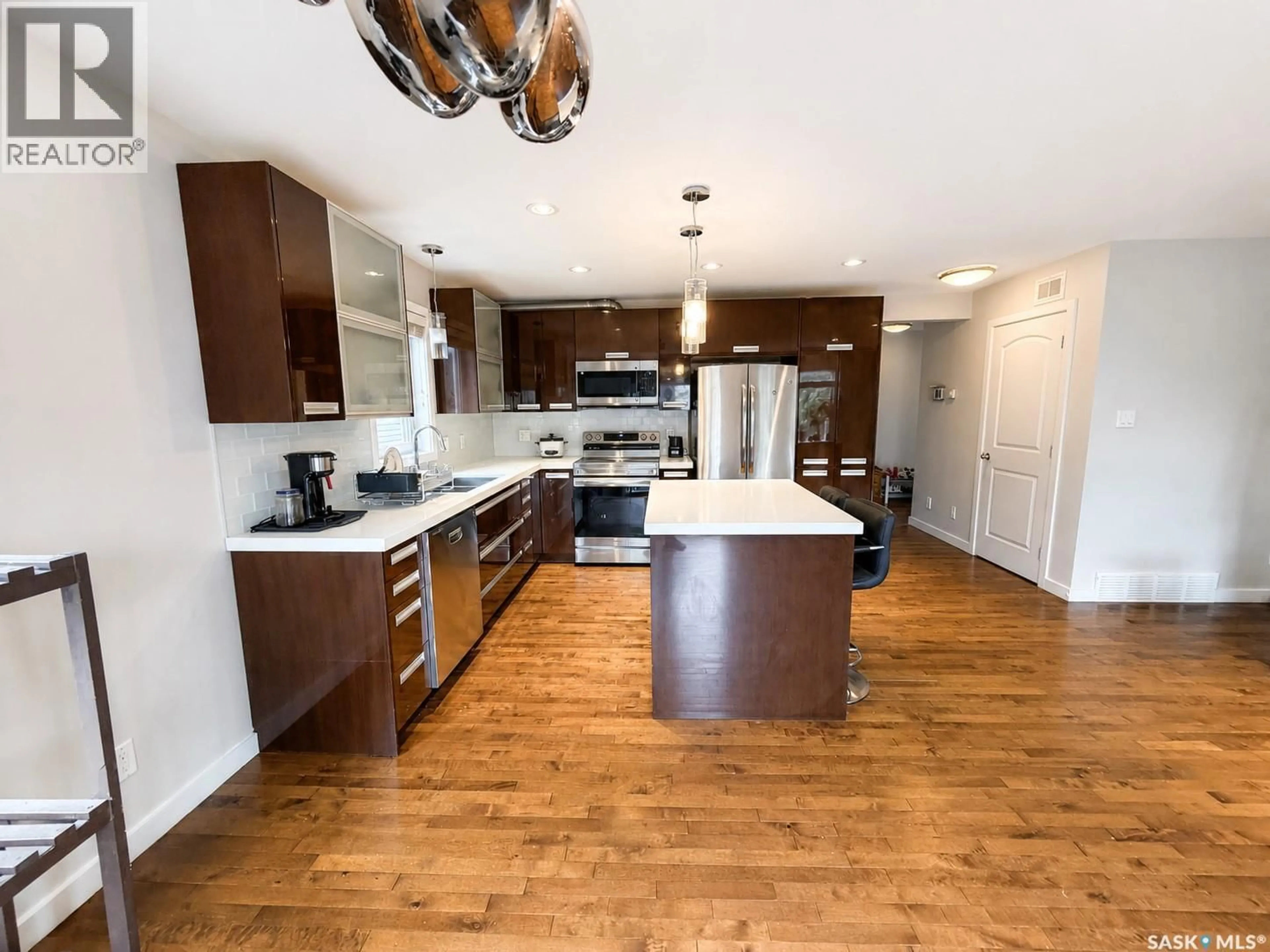 Open concept kitchen, wood/laminate floor for 110 CHUBB COVE, Saskatoon Saskatchewan S7T0E6