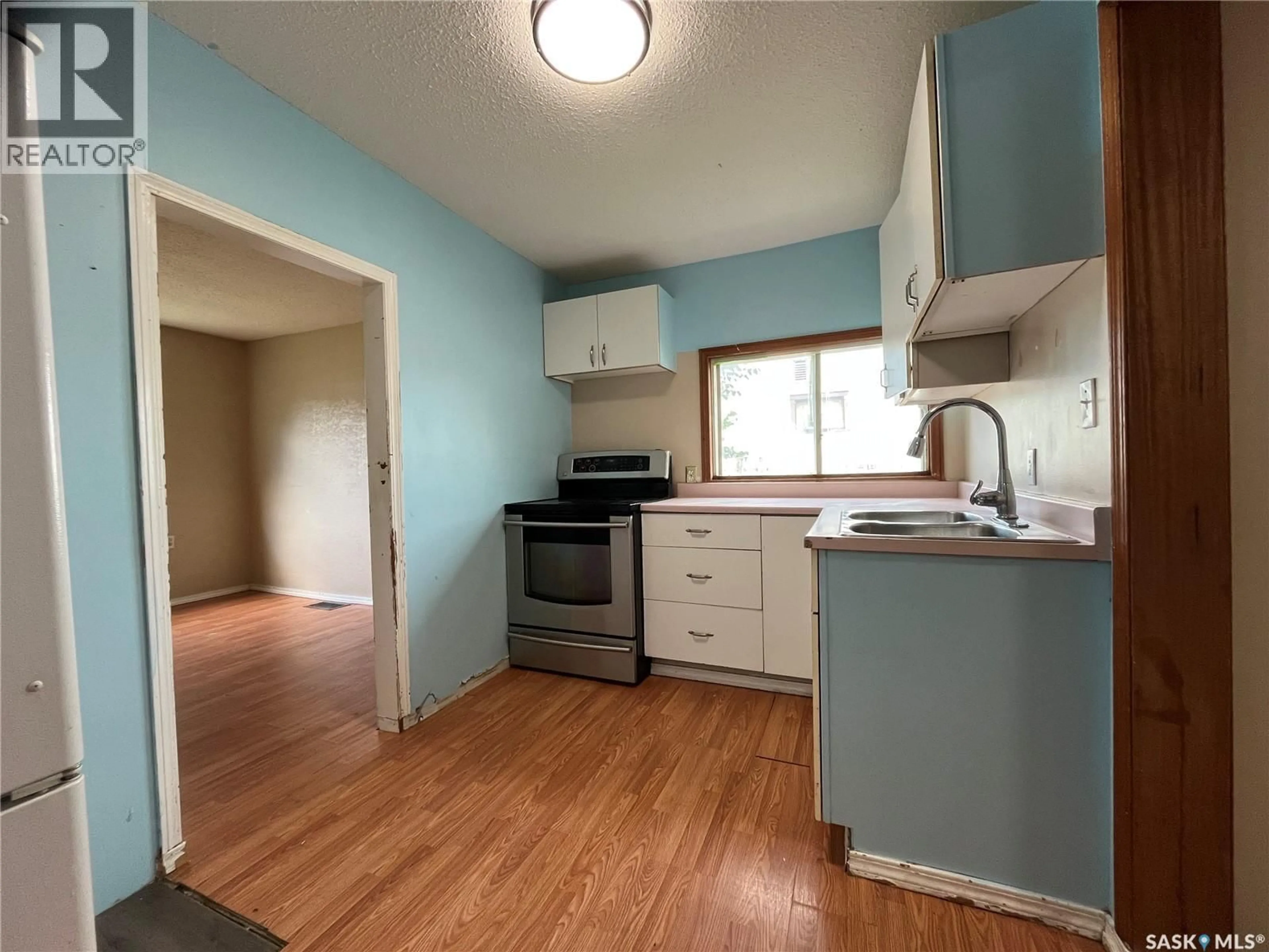 Standard kitchen, unknown for 591 23RD STREET, Prince Albert Saskatchewan S6V1R1