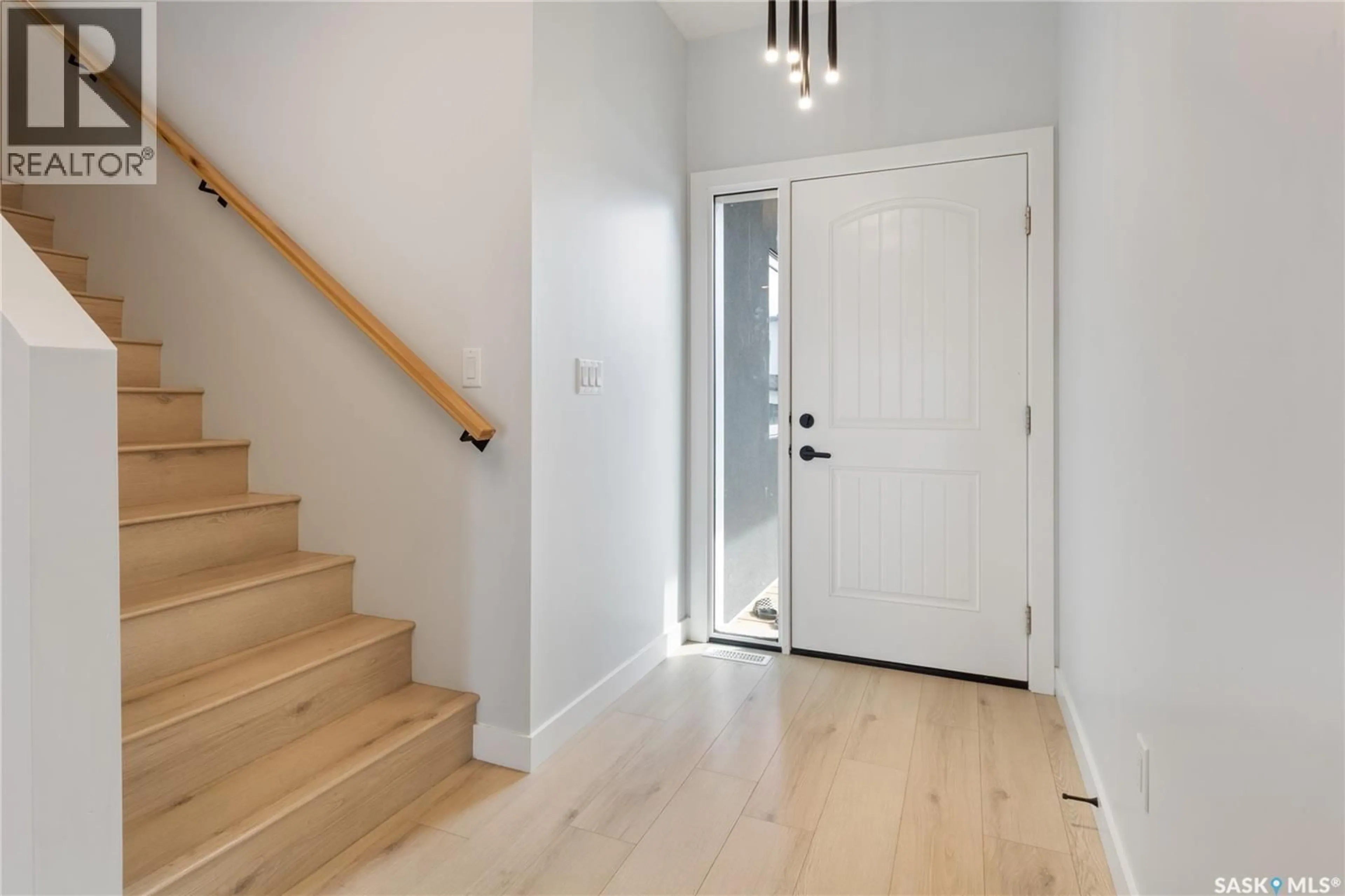 Indoor entryway for 371 LESKIW BEND, Saskatoon Saskatchewan S7V1R5
