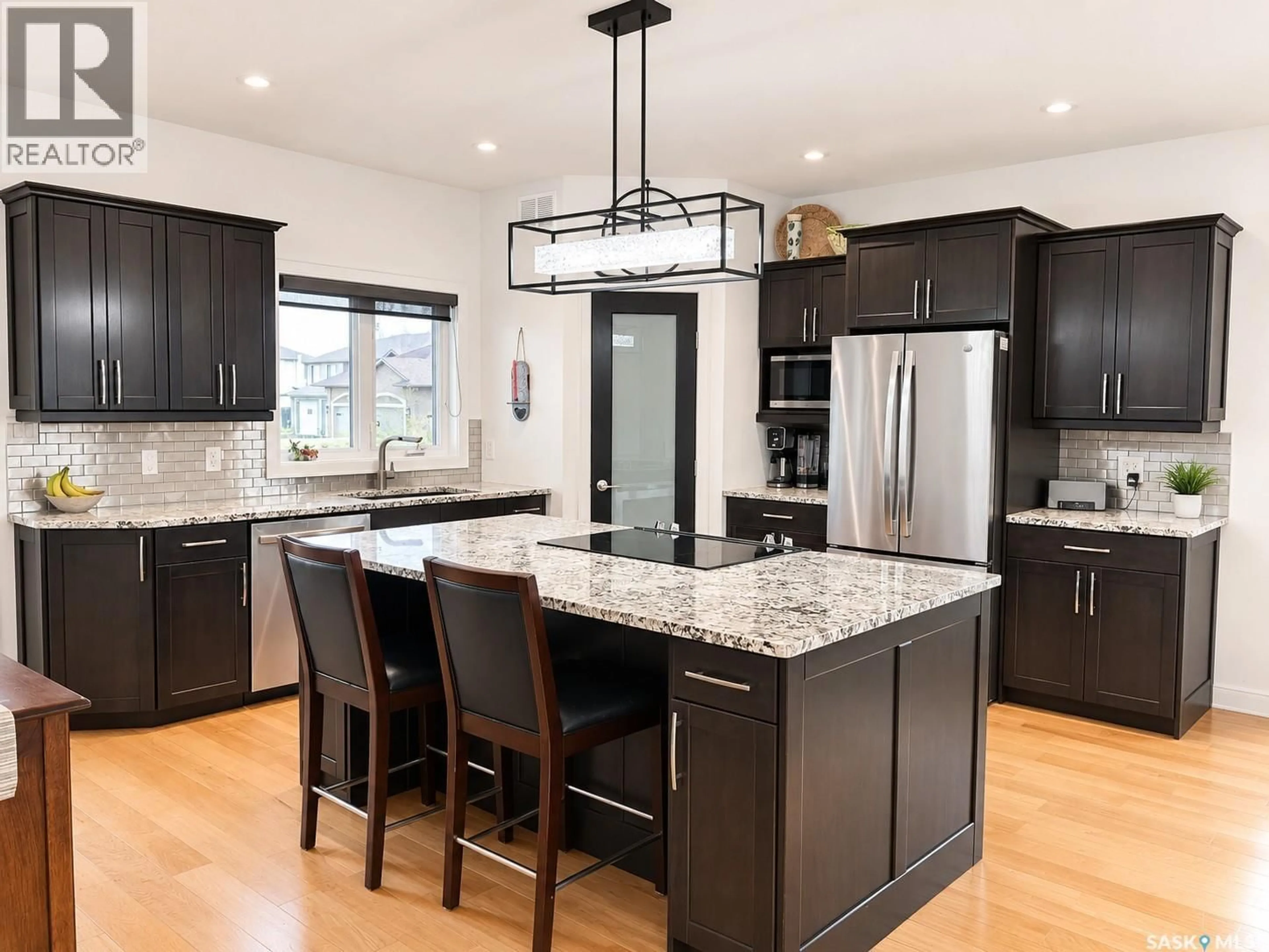 Contemporary kitchen, unknown for 1 GLEN HOWARD WAY, Prince Albert Saskatchewan S6X0A9