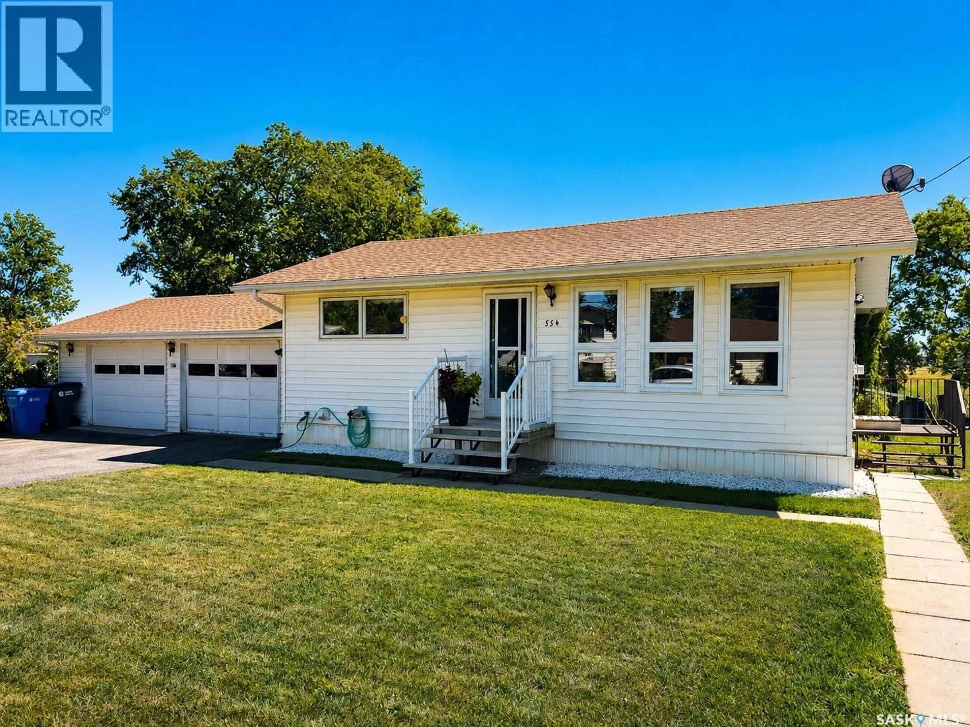Home with vinyl exterior material, street for 554 BUTTE STREET, Central Butte Saskatchewan S0H0T0