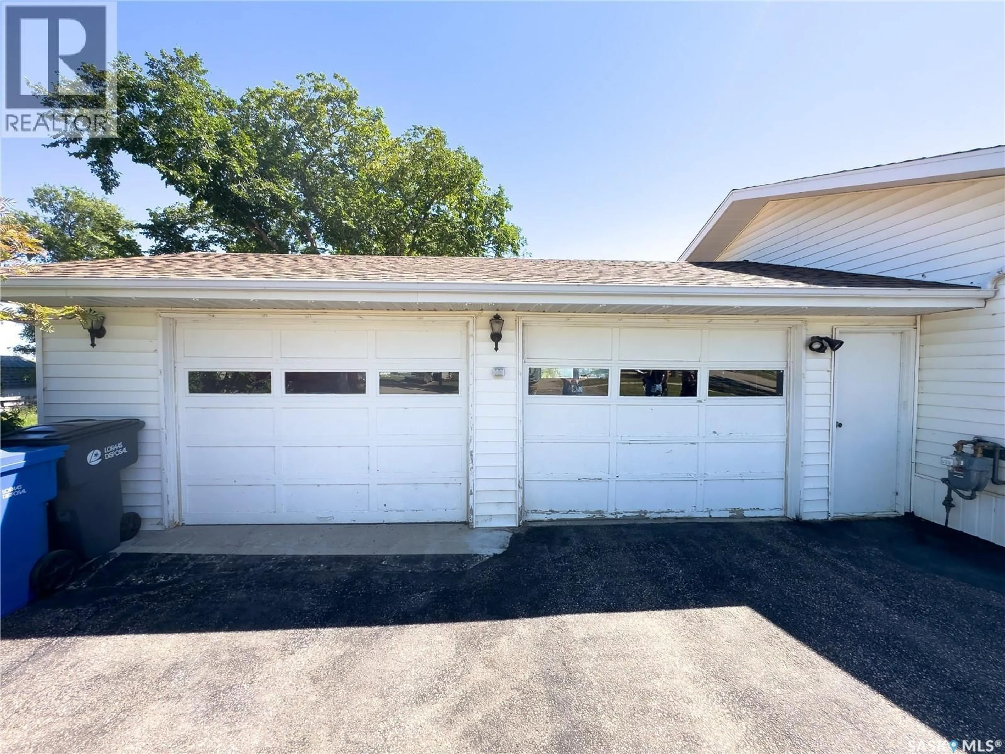 Indoor garage for 554 BUTTE STREET, Central Butte Saskatchewan S0H0T0