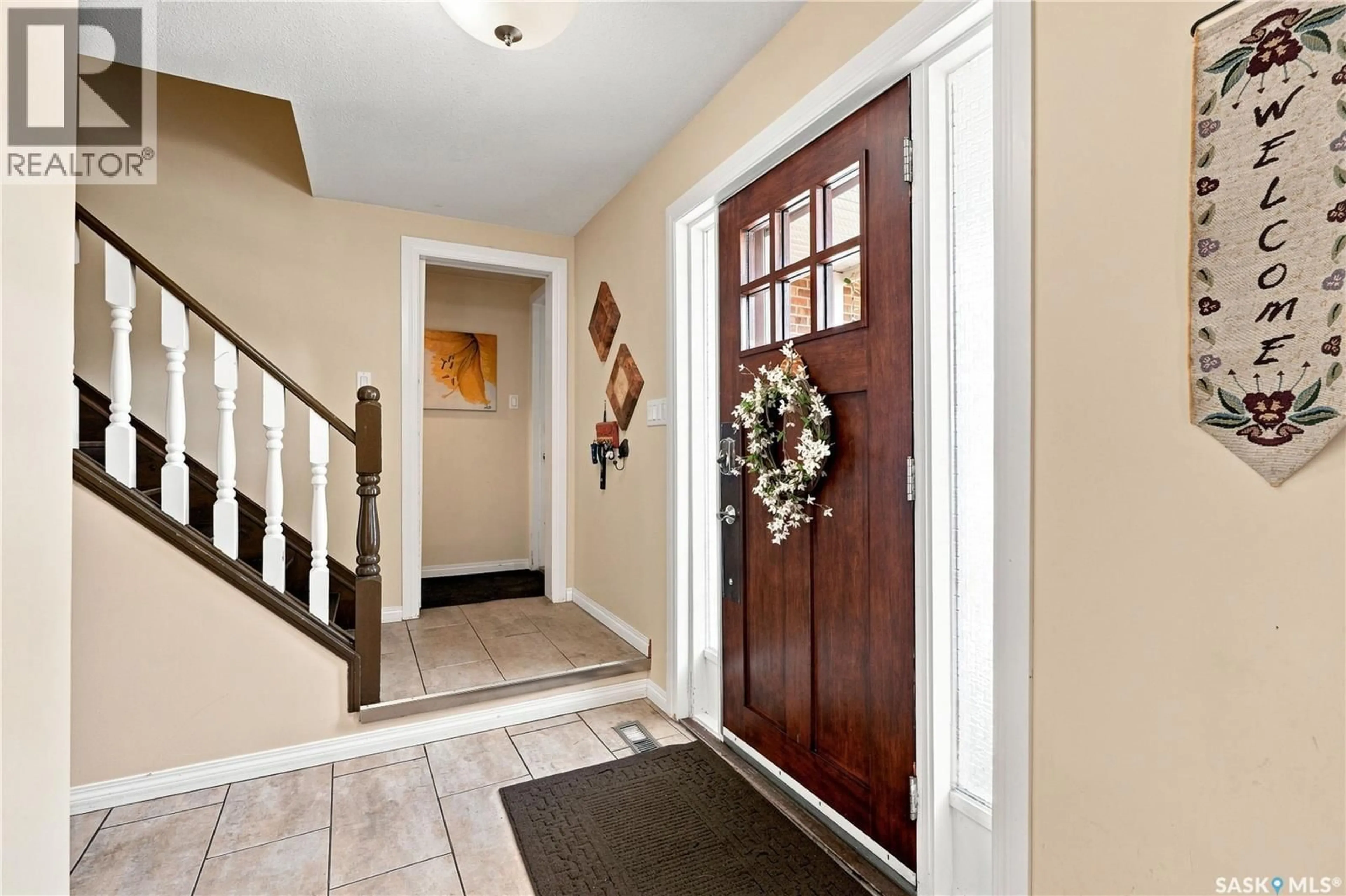 Indoor entryway for 30 ROBORECKI TERRACE, Saskatoon Saskatchewan S7K5L3