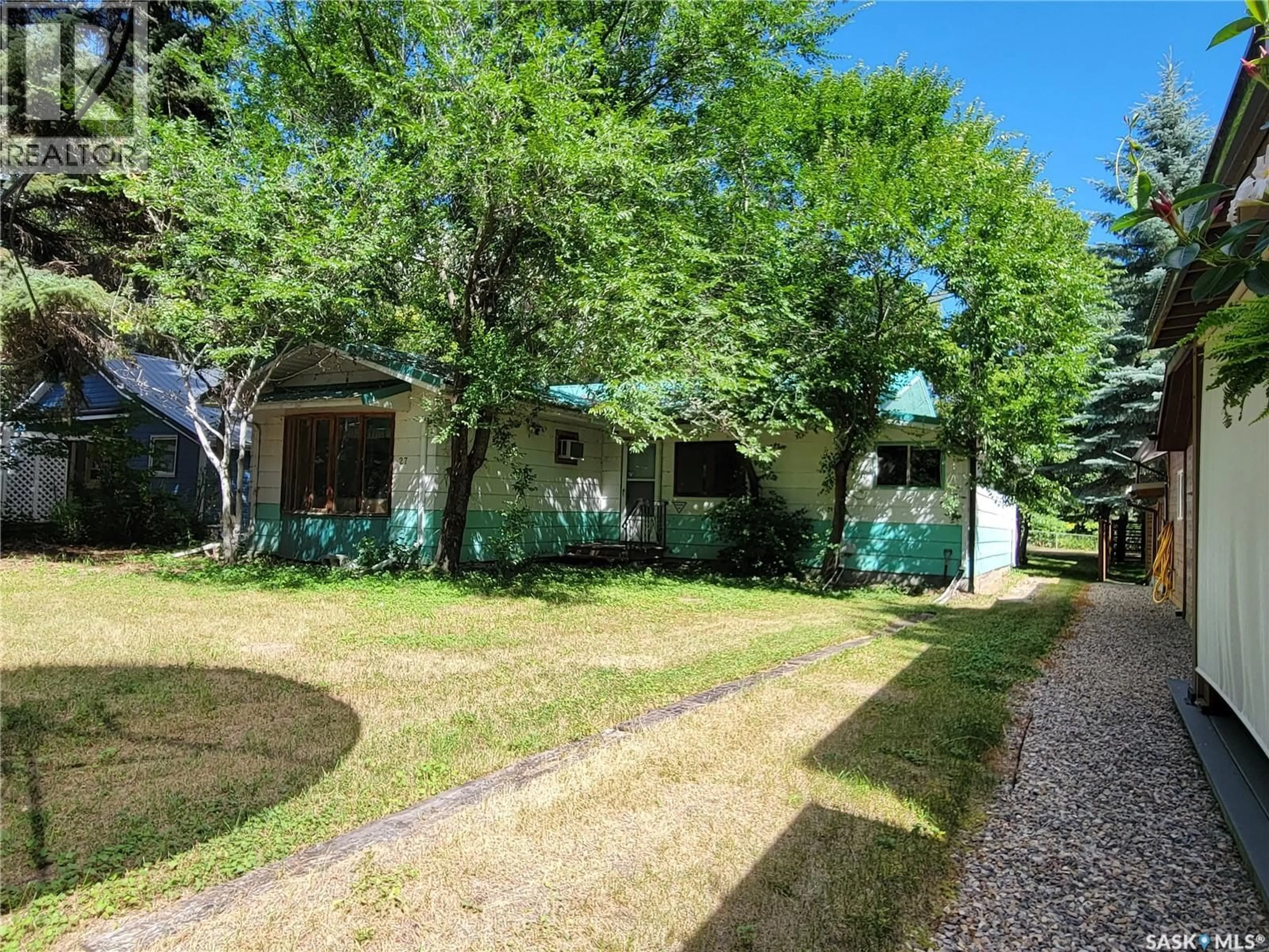 A pic from outside/outdoor area/front of a property/back of a property/a pic from drone, street for 27 ELM STREET, Katepwa Beach Saskatchewan S0G2Y0