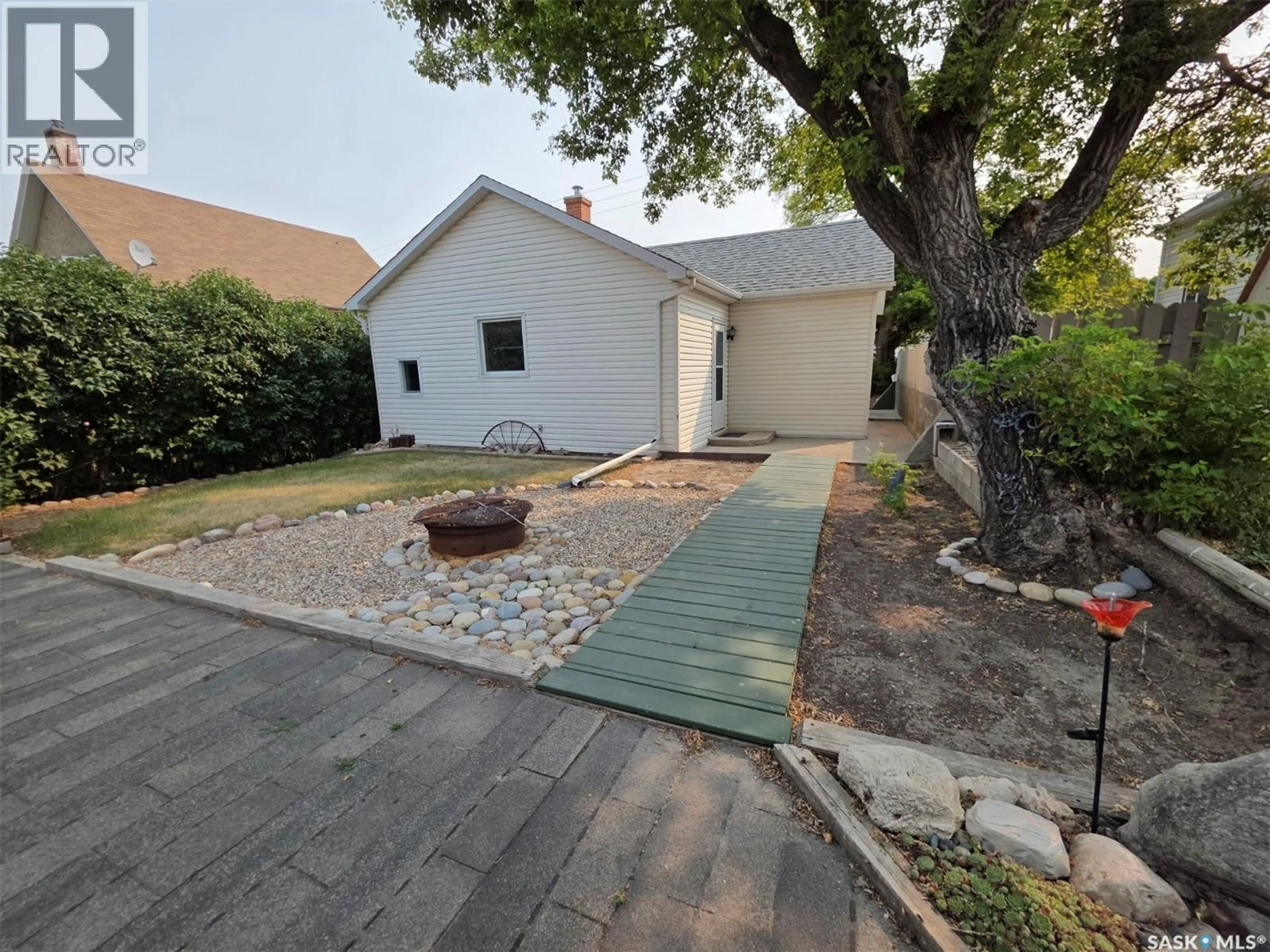 A pic from outside/outdoor area/front of a property/back of a property/a pic from drone, street for 212 6TH AVENUE, Swift Current Saskatchewan S9H2M2