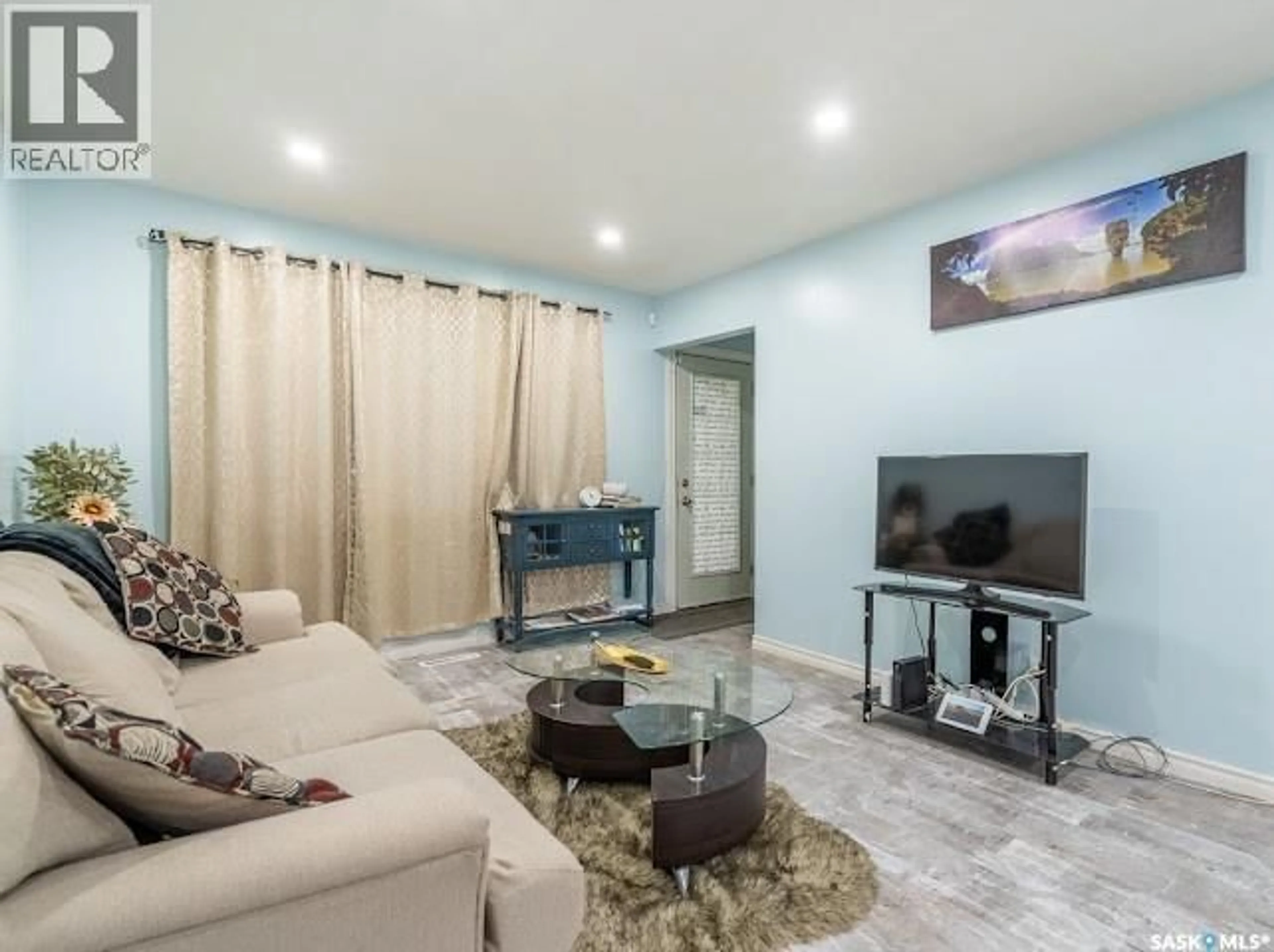 Living room with furniture, unknown for 1827 QUEBEC STREET, Regina Saskatchewan S4P1J6