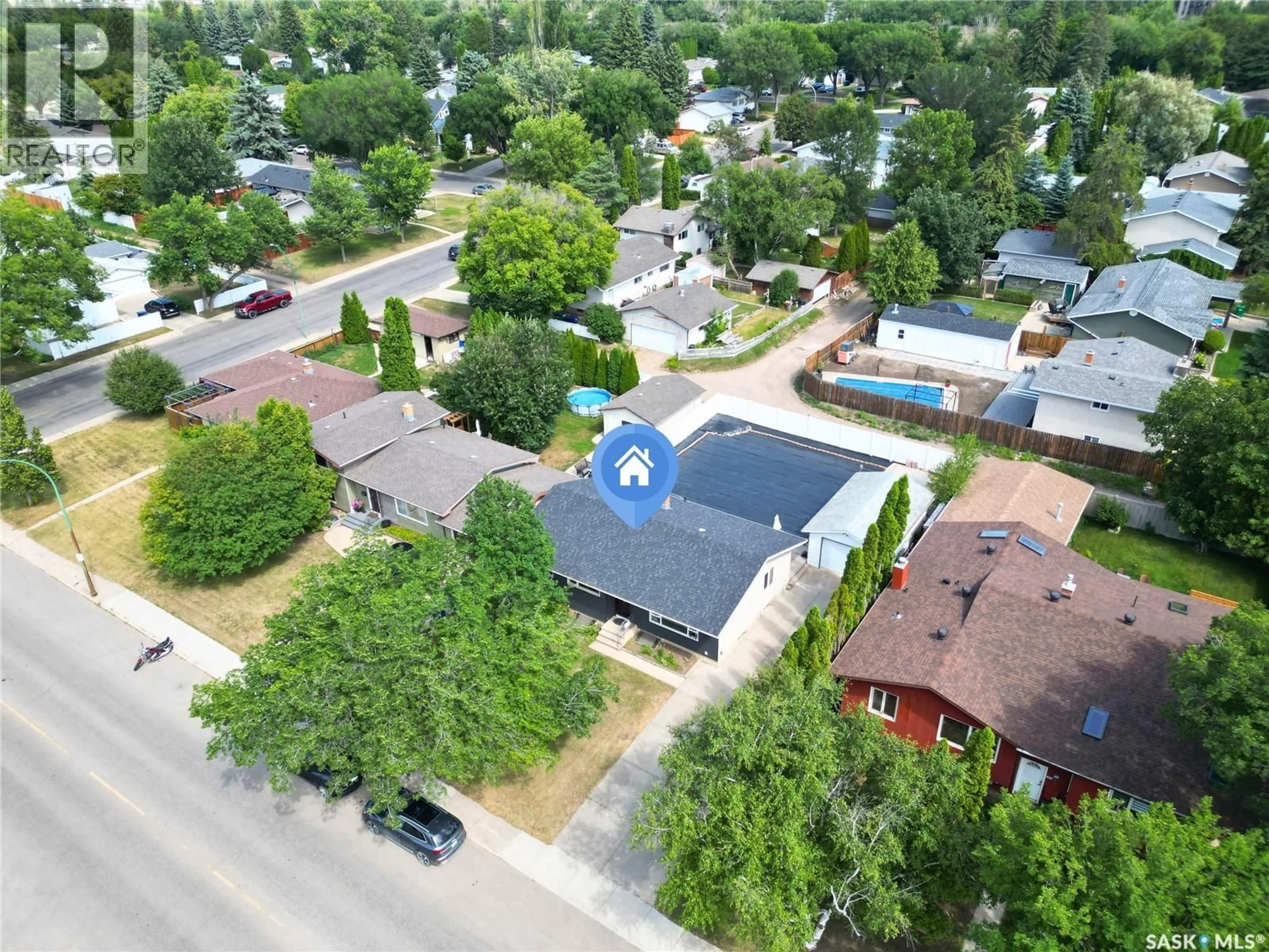 A pic from outside/outdoor area/front of a property/back of a property/a pic from drone, street for 1809 ARLINGTON AVENUE, Saskatoon Saskatchewan S7H2Y8
