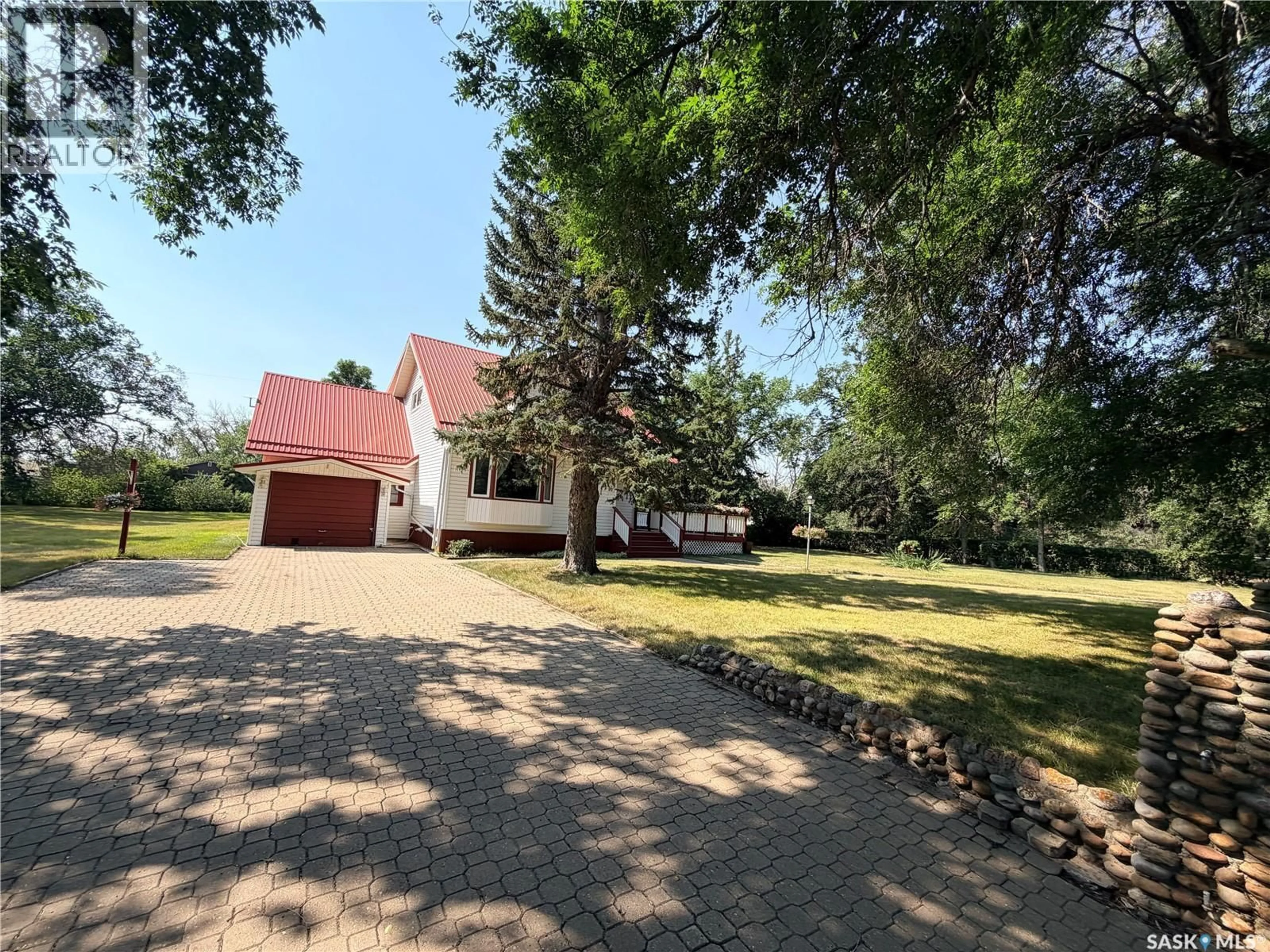 A pic from outside/outdoor area/front of a property/back of a property/a pic from drone, street for 16 MAIN STREET, Willow Bunch Rm No. 42 Saskatchewan S0H3T0