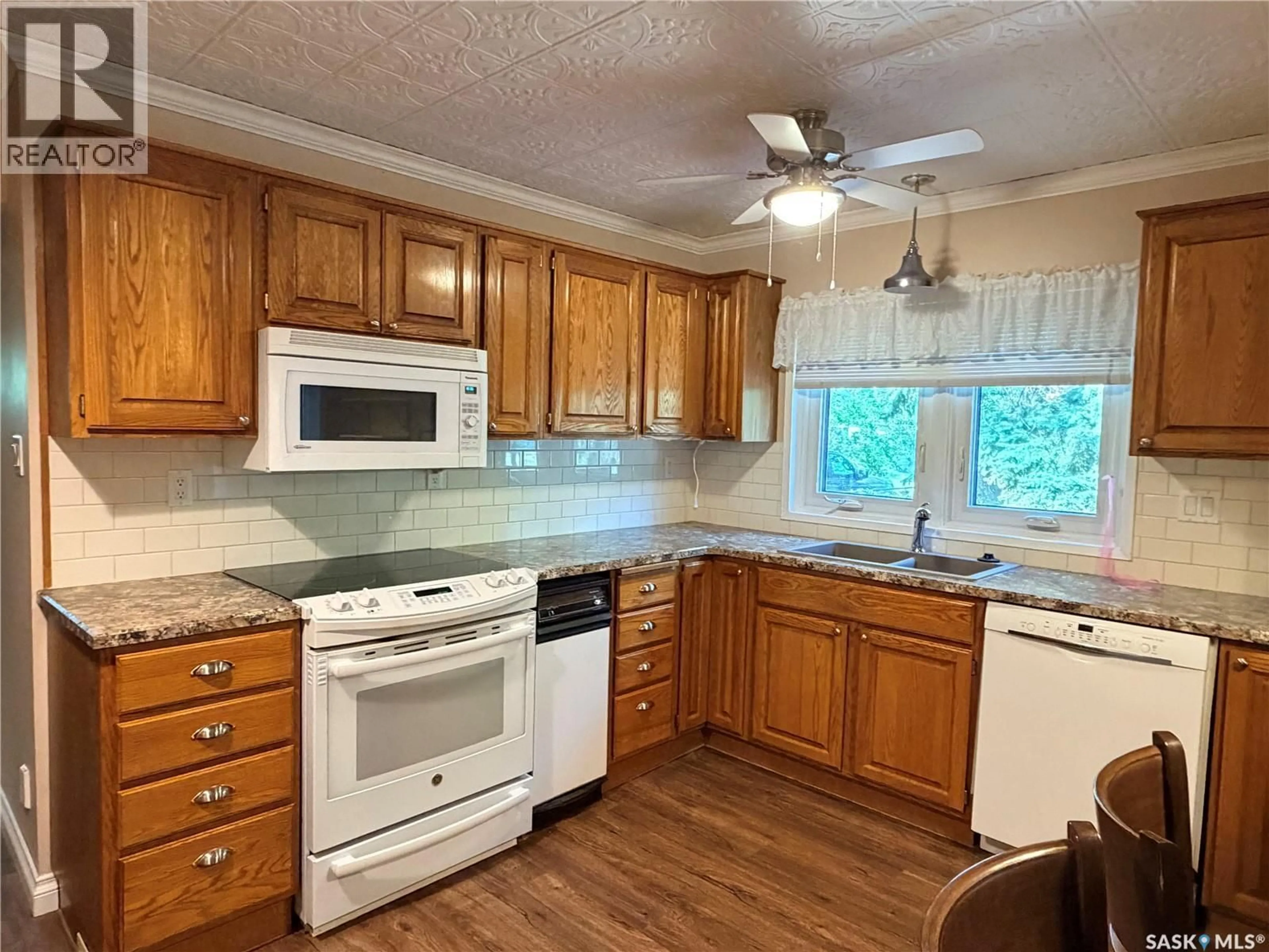Standard kitchen, unknown for 16 MAIN STREET, Willow Bunch Rm No. 42 Saskatchewan S0H3T0