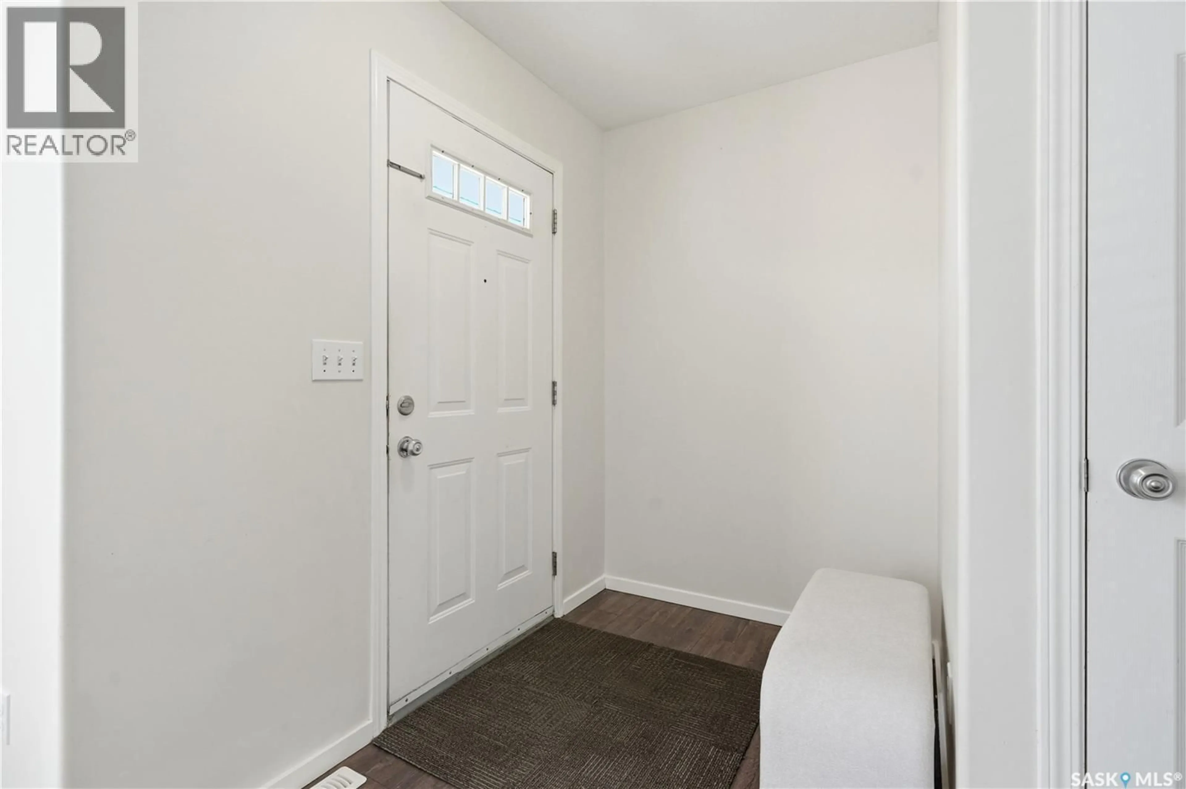Indoor entryway for 32 203 HEROLD TERRACE, Saskatoon Saskatchewan S7V1H4
