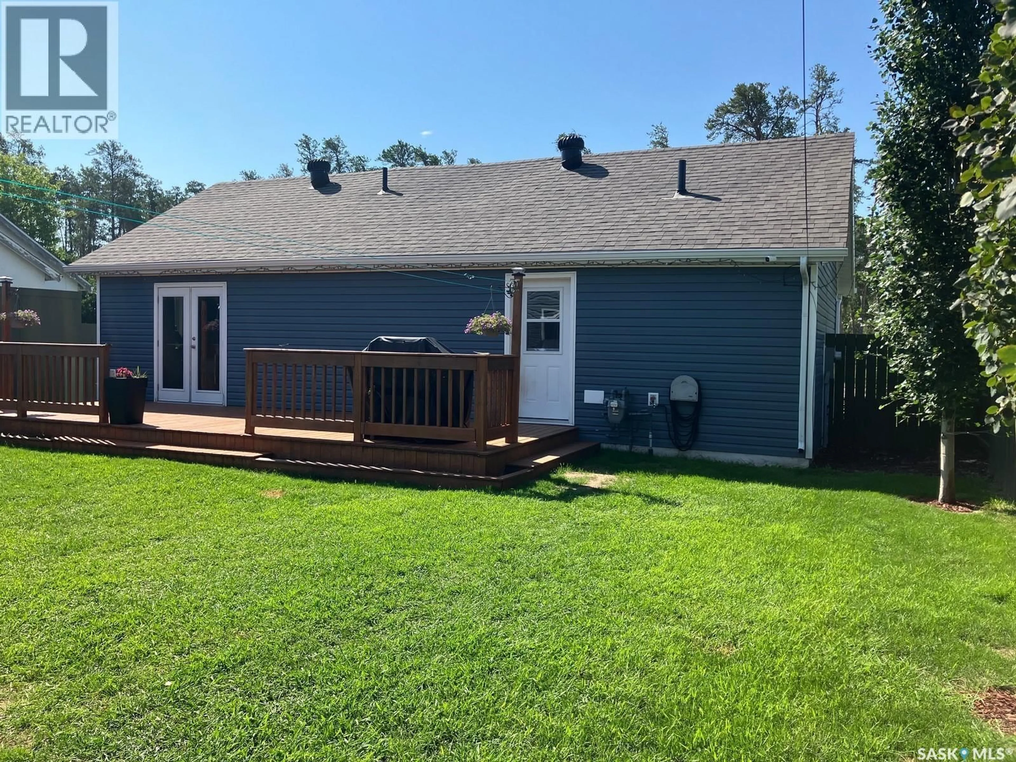 Home with vinyl exterior material, unknown for 709 6TH AVENUE, Nipawin Saskatchewan S0E1E0