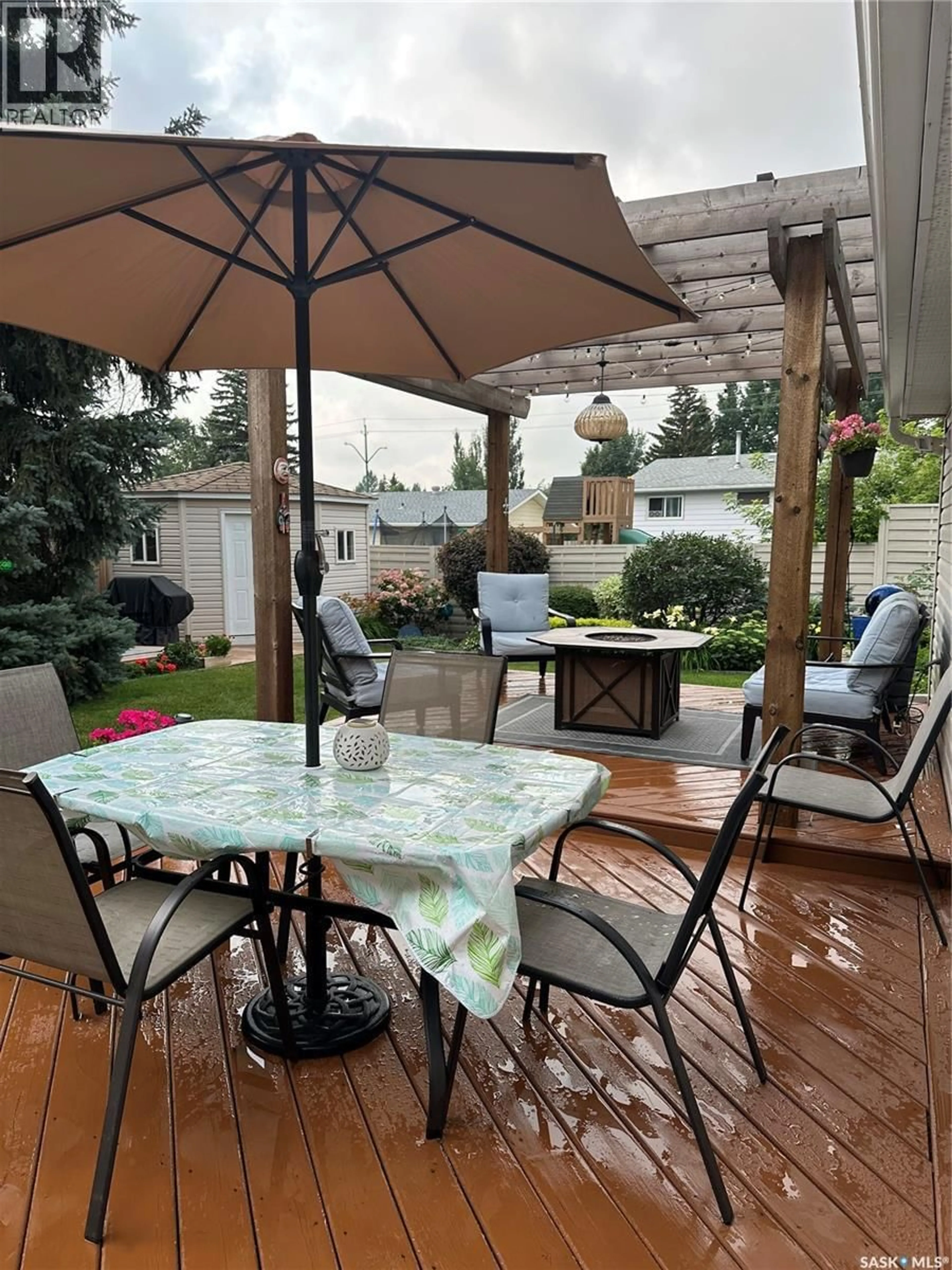 Patio, street for 355 SYLVIAN CRESCENT, Saskatoon Saskatchewan S7H5E6