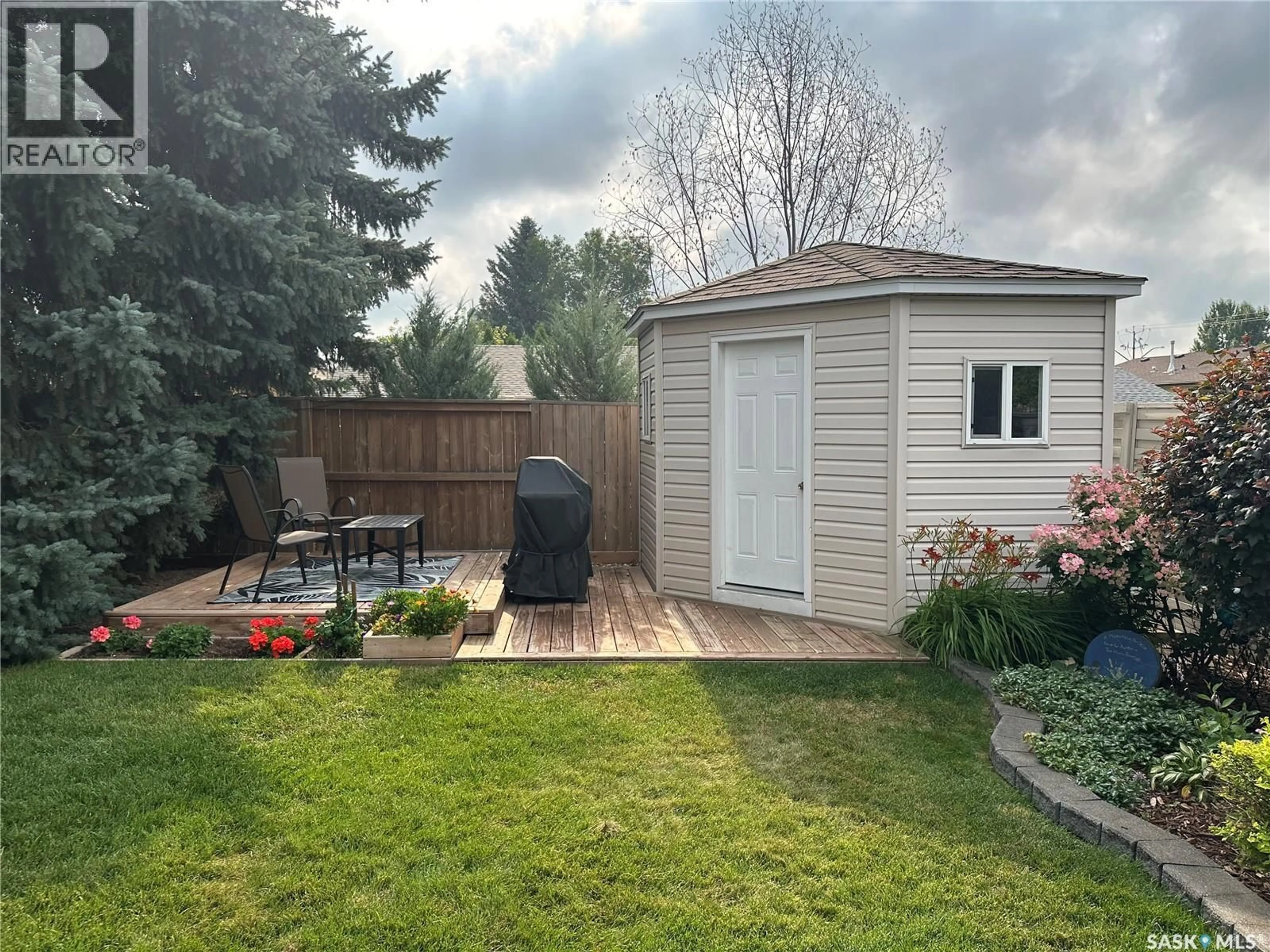 Shed for 355 SYLVIAN CRESCENT, Saskatoon Saskatchewan S7H5E6