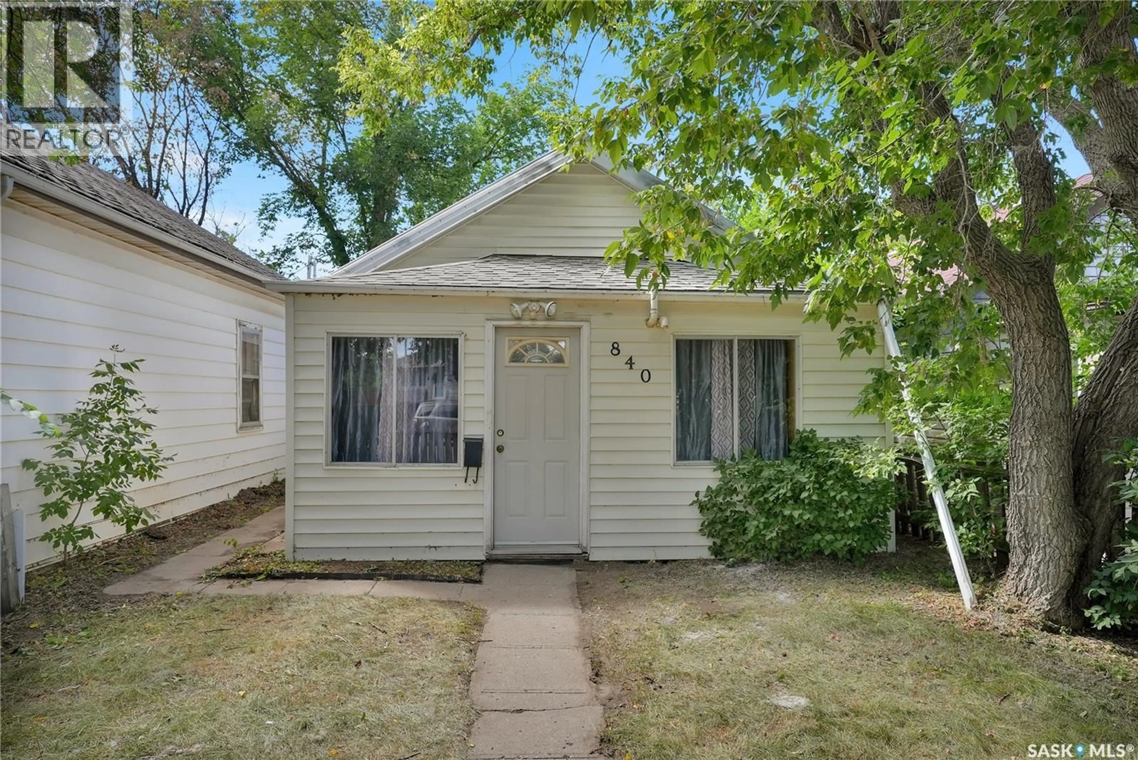 Home with vinyl exterior material, street for 840 GREY AVENUE, Moose Jaw Saskatchewan S6H1N1