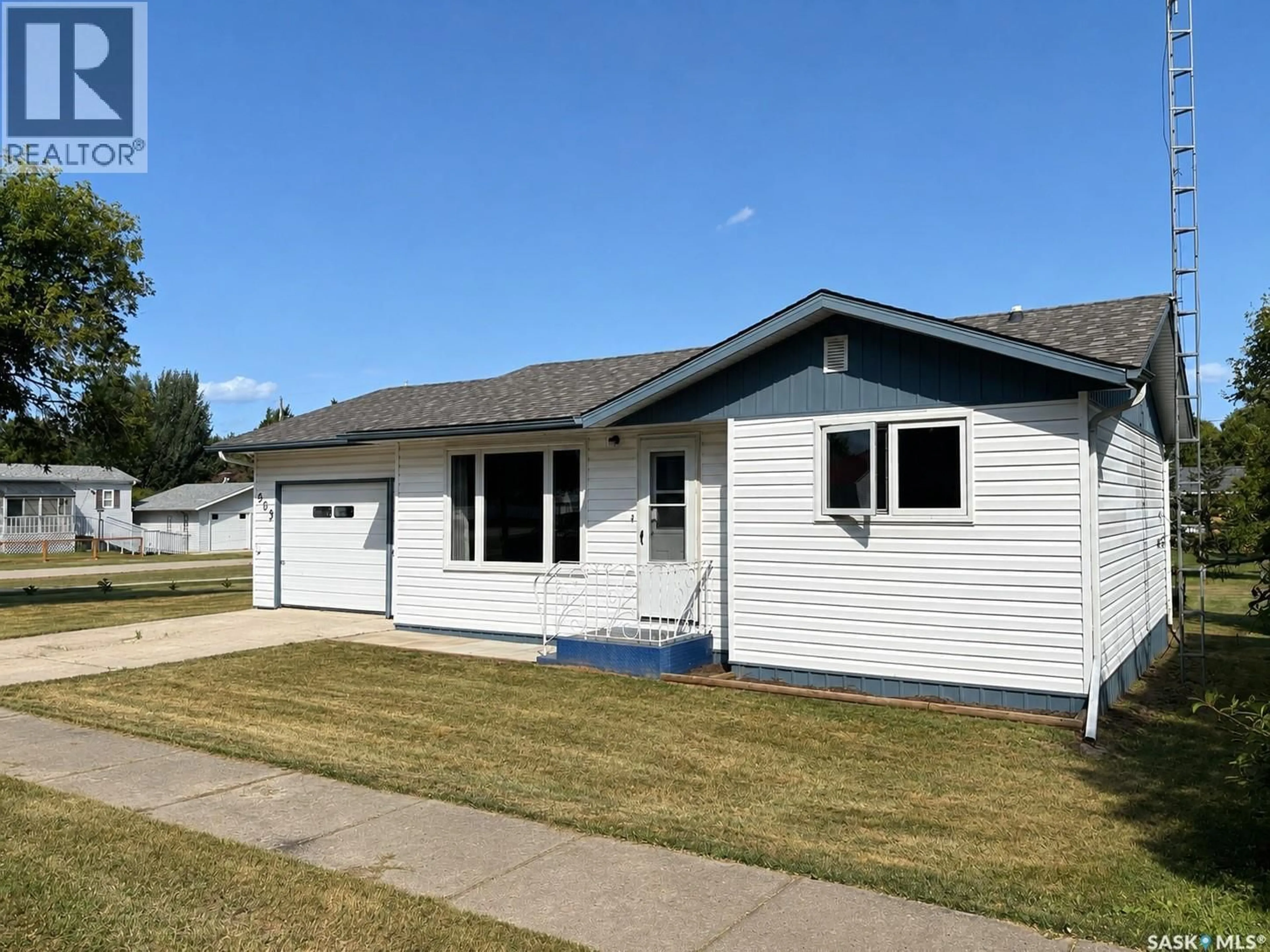 Home with vinyl exterior material, street for 303 LOUIS STREET, Neudorf Saskatchewan S0A2T0