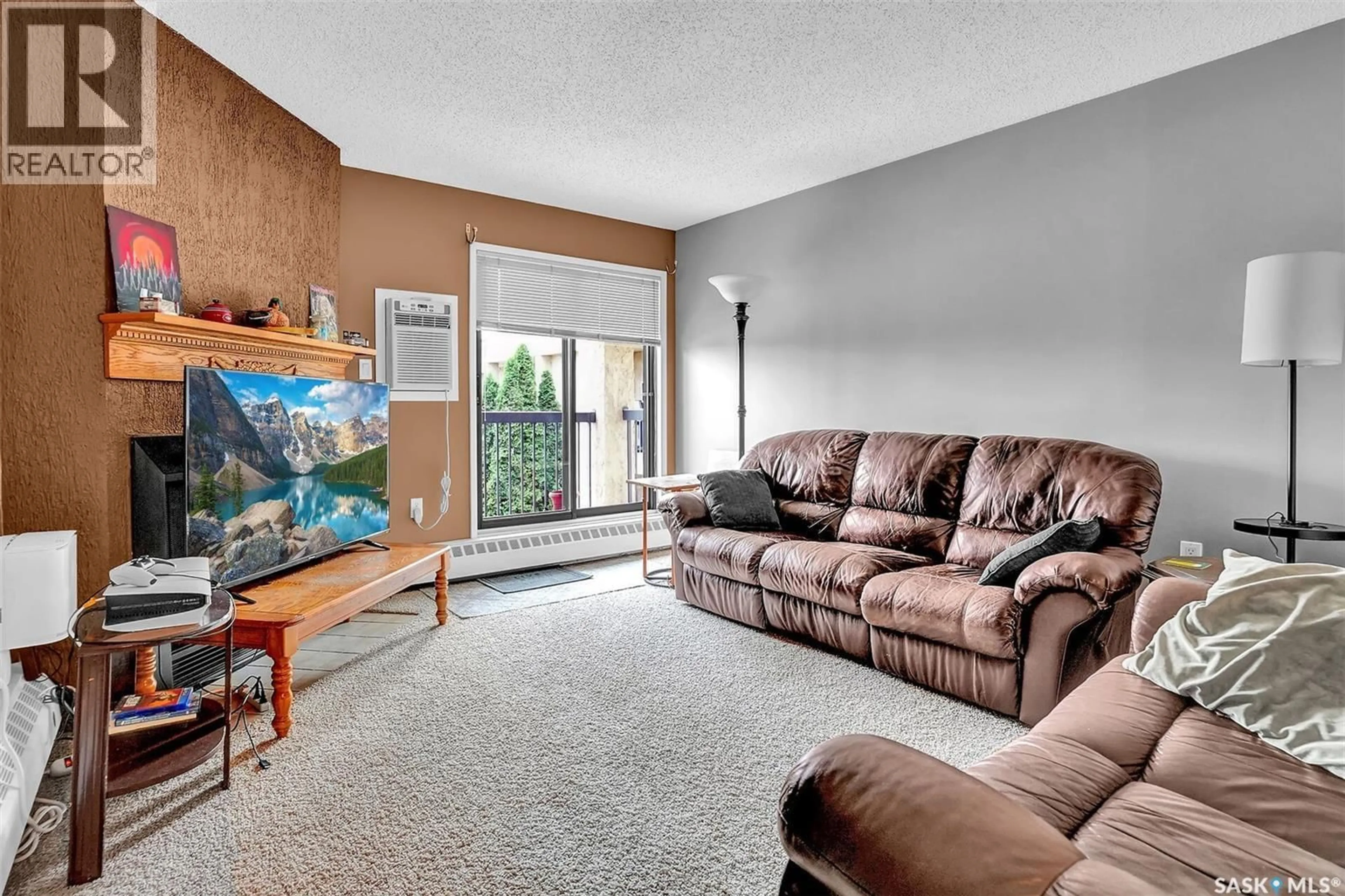 Living room with furniture, carpet floor for 302 - 3410 PARK STREET, Regina Saskatchewan S4V2M8