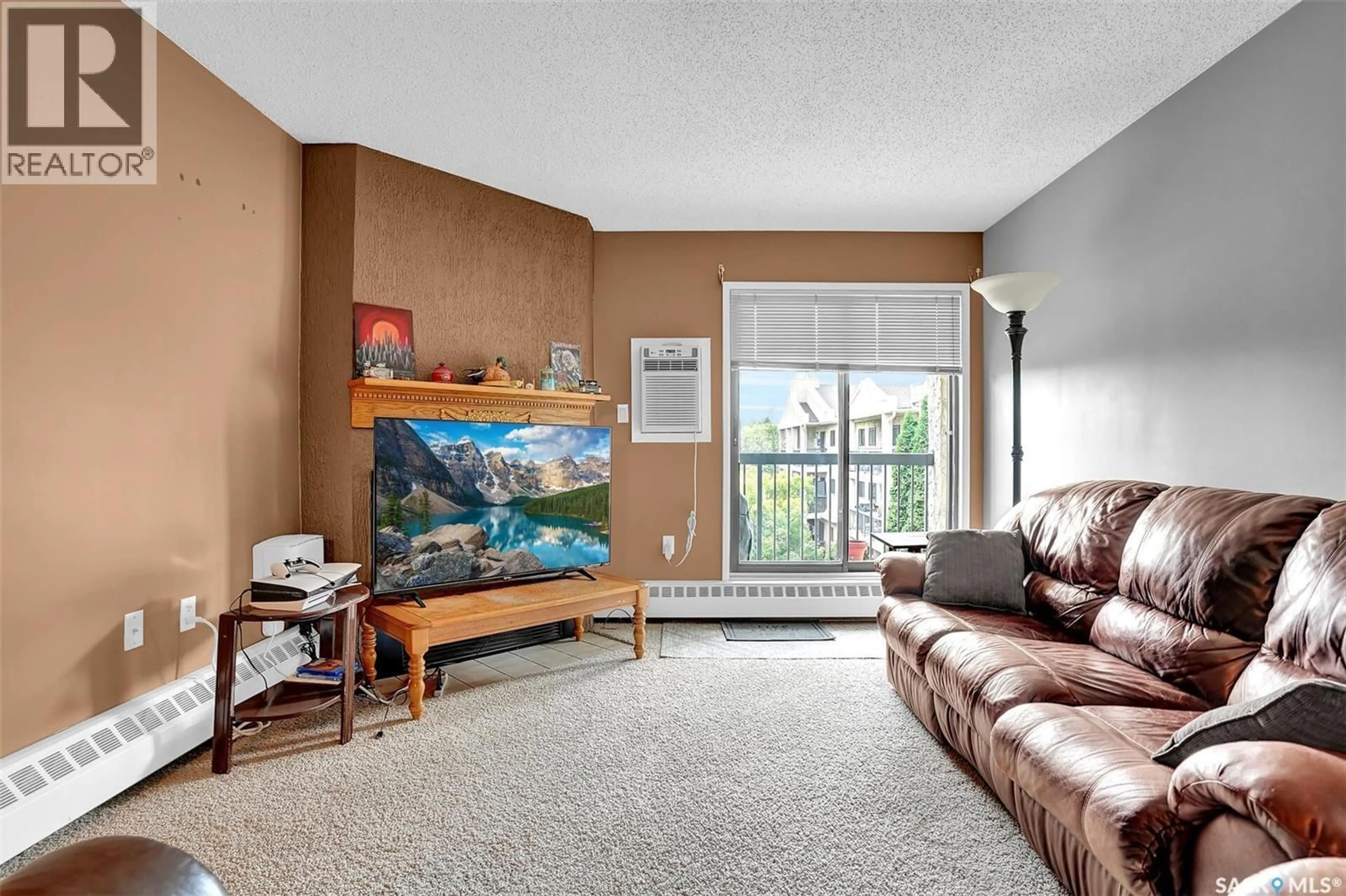 Living room with furniture, carpet floor for 302 - 3410 PARK STREET, Regina Saskatchewan S4V2M8