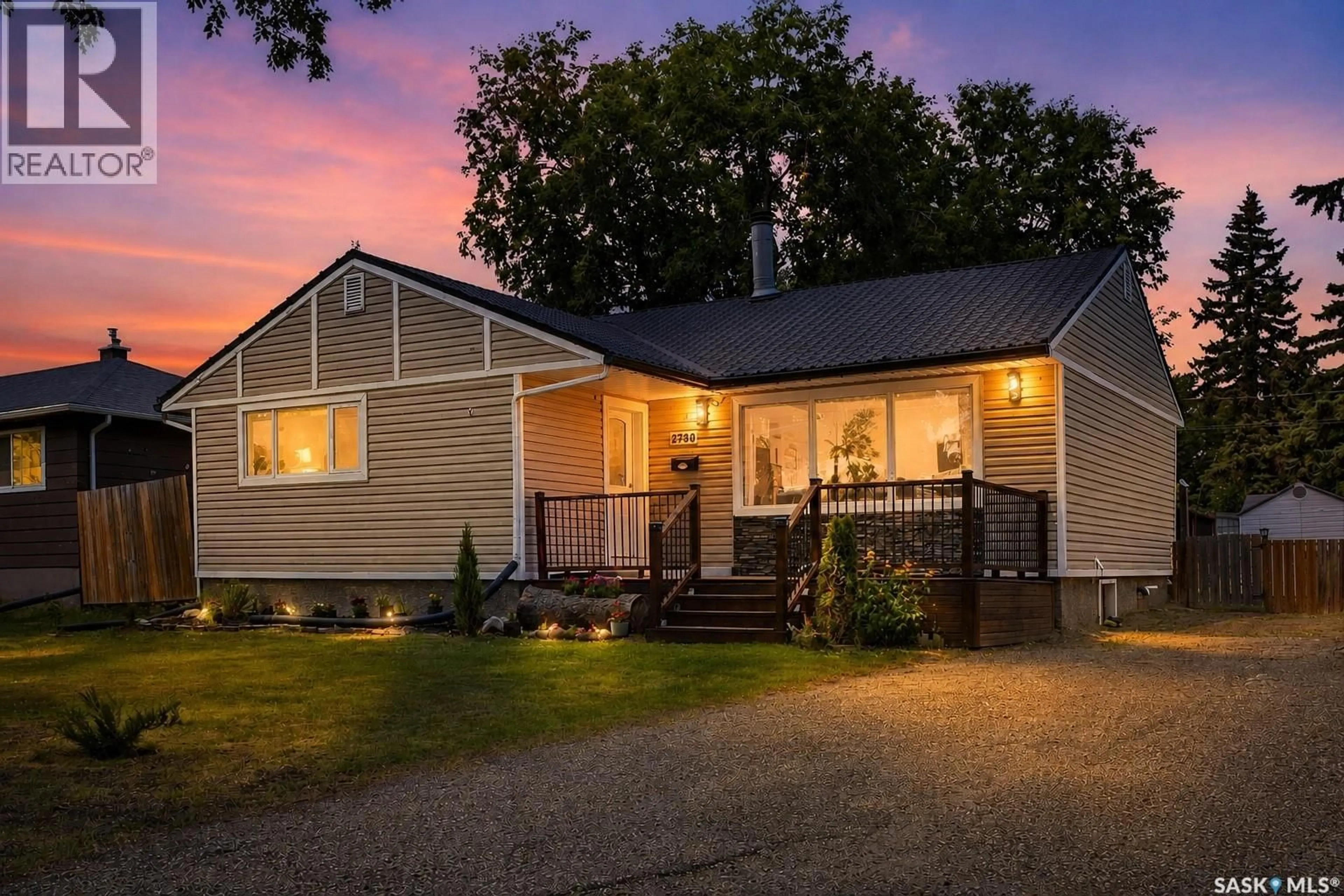 Home with vinyl exterior material, street for 2730 THORNTON AVENUE, Regina Saskatchewan S4S1J1