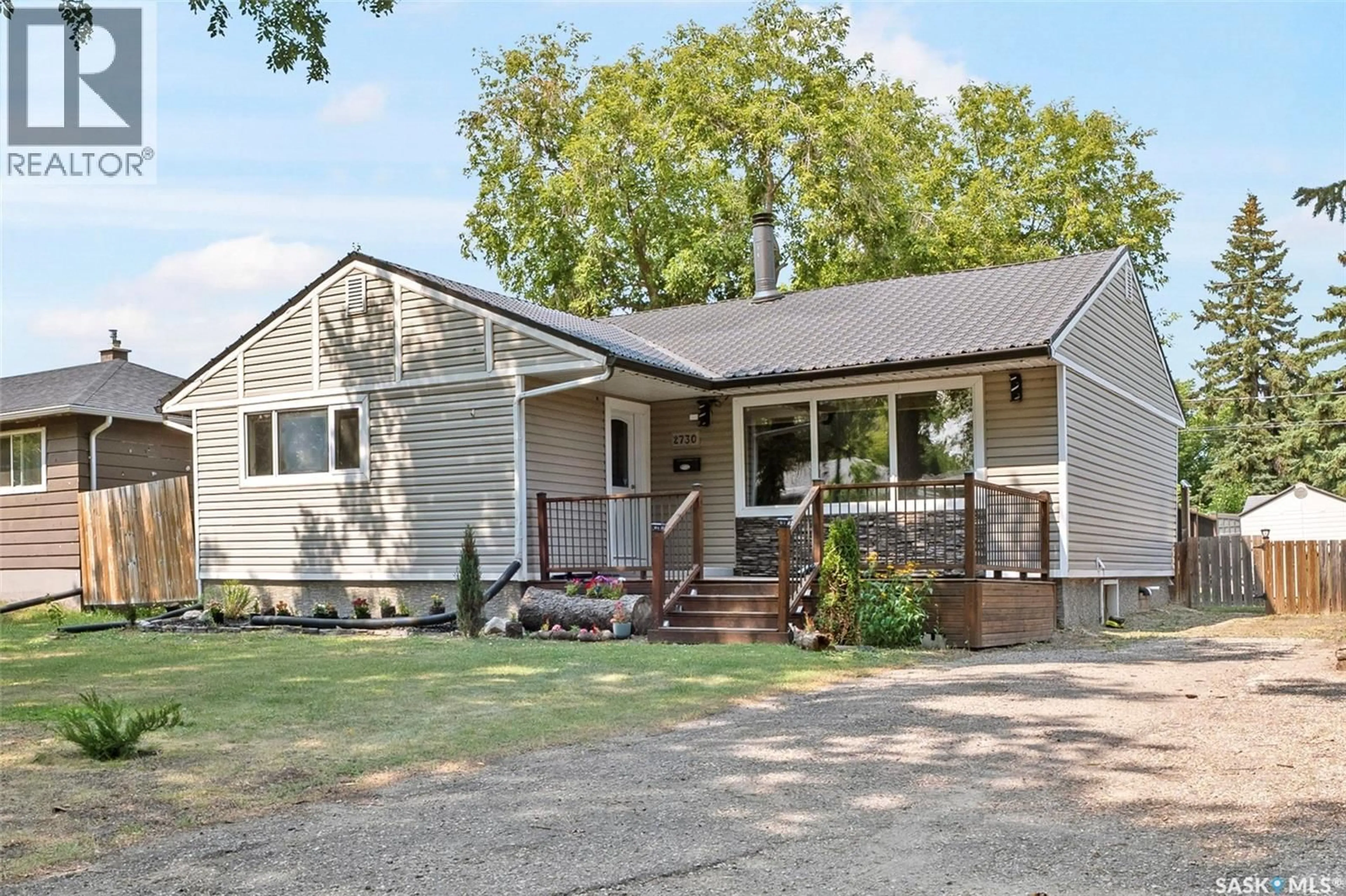 Home with vinyl exterior material, street for 2730 THORNTON AVENUE, Regina Saskatchewan S4S1J1