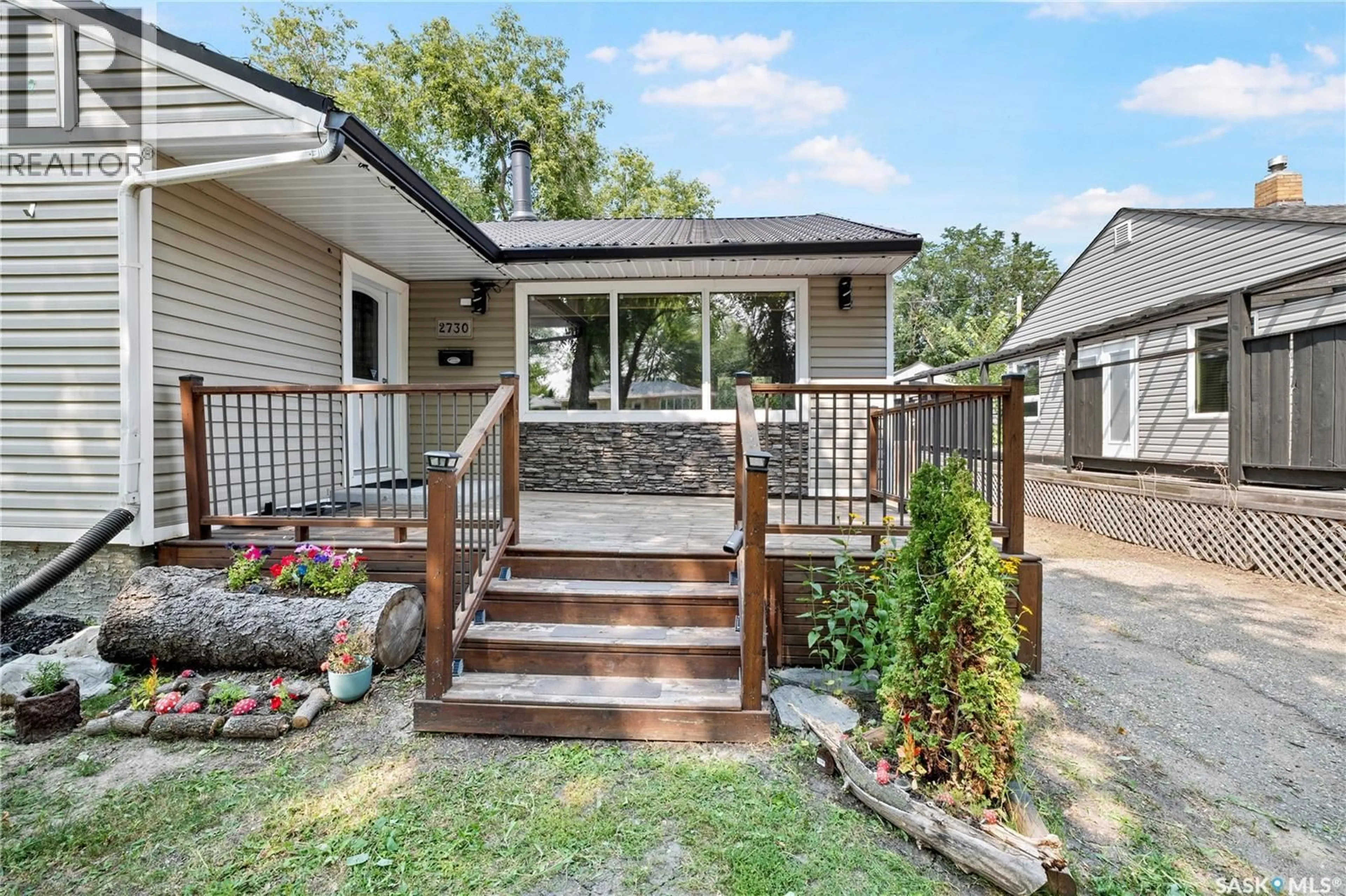 Home with vinyl exterior material, street for 2730 THORNTON AVENUE, Regina Saskatchewan S4S1J1