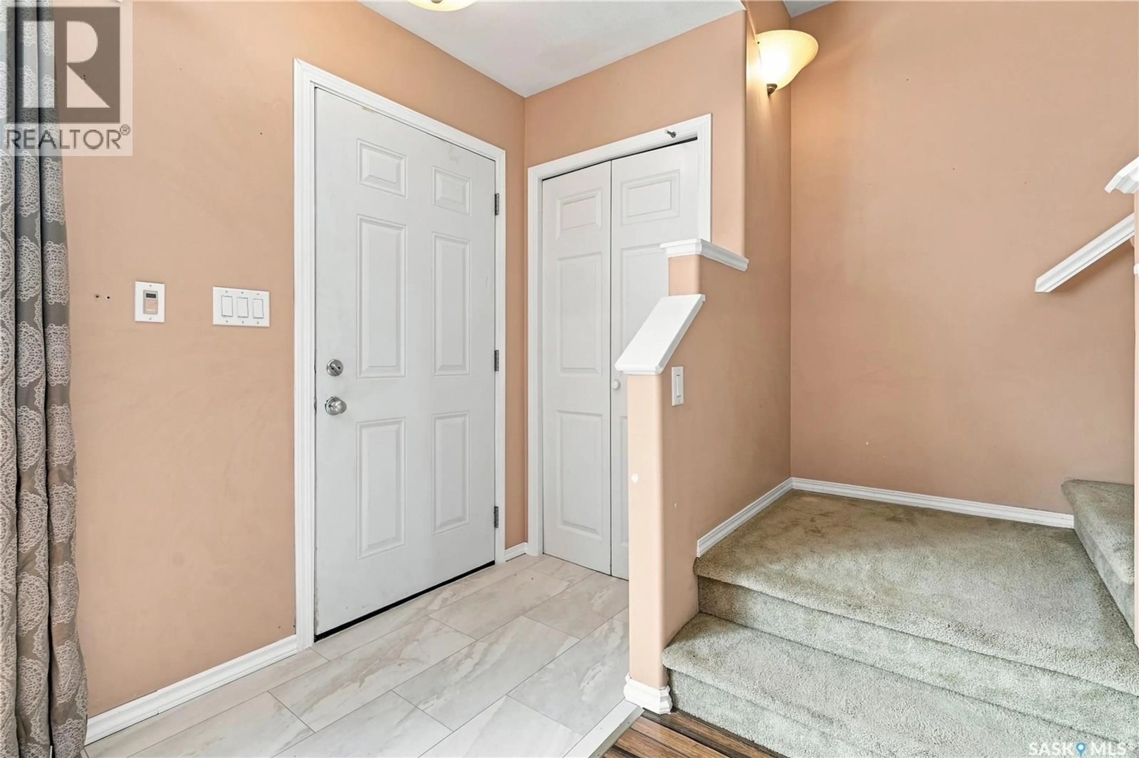 Indoor entryway for 2162 TORONTO STREET, Regina Saskatchewan S4P0B8