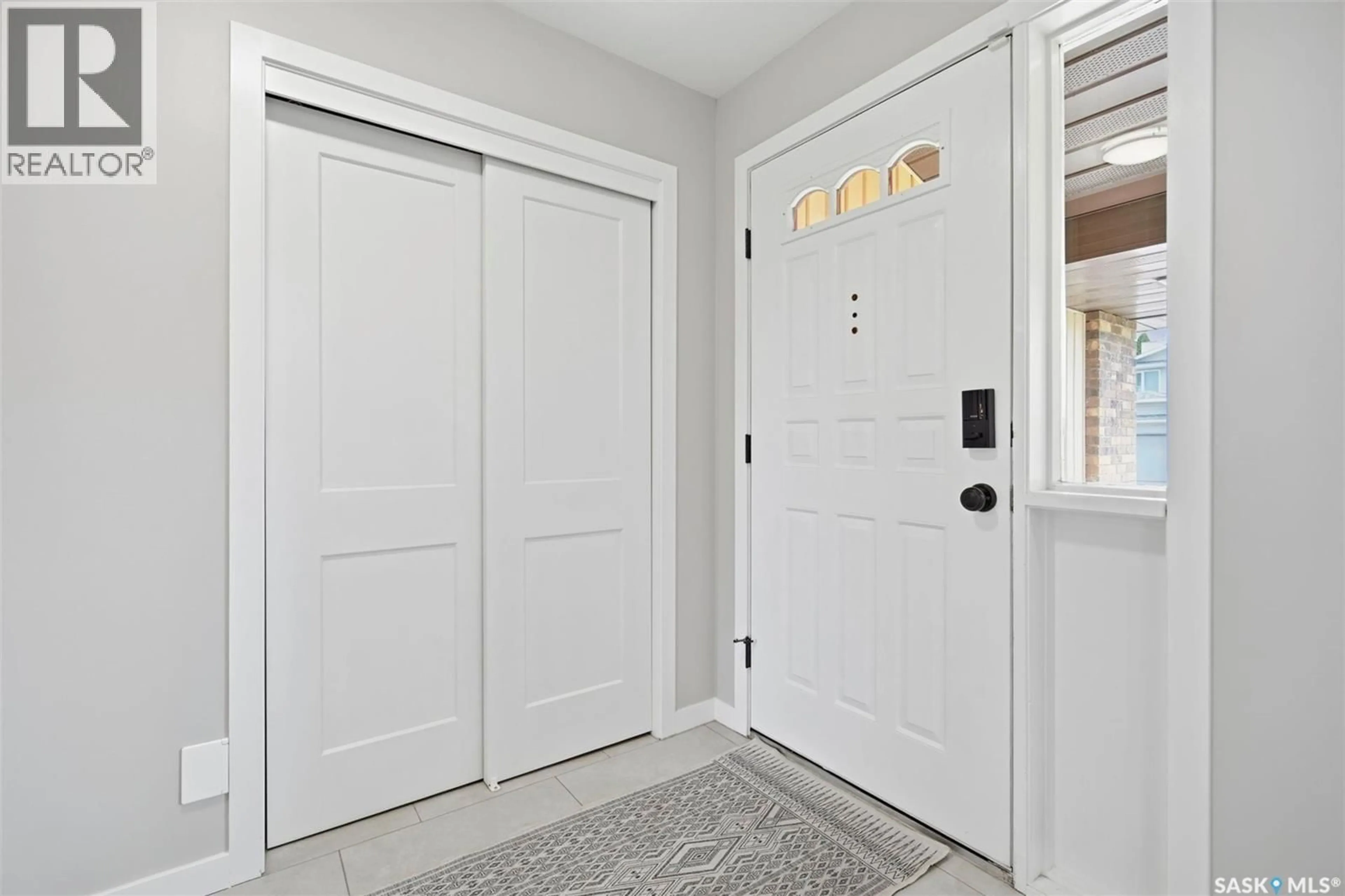 Indoor entryway for 306 WHITEWOOD ROAD, Saskatoon Saskatchewan S7J4L8