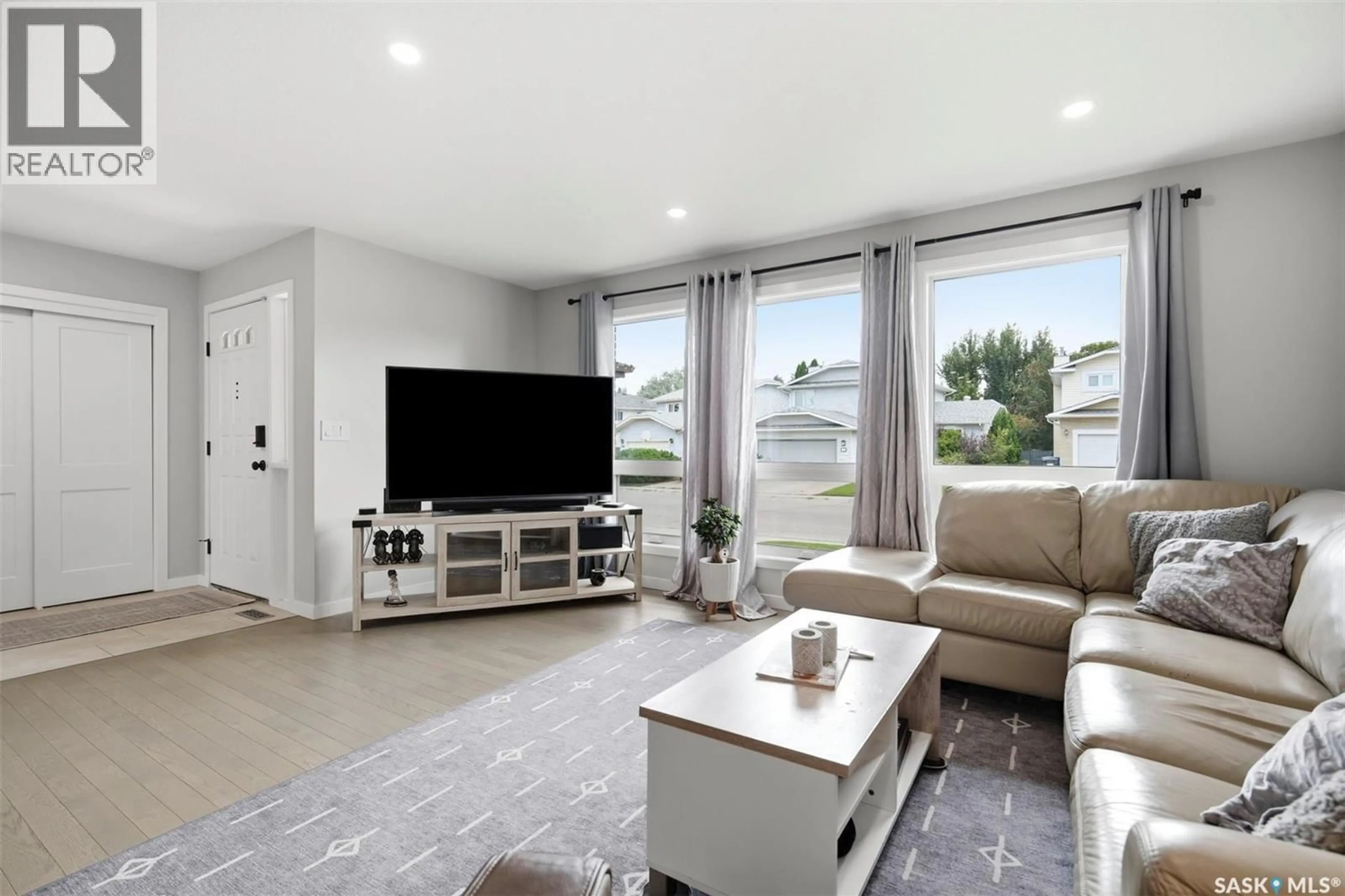Living room with furniture, unknown for 306 WHITEWOOD ROAD, Saskatoon Saskatchewan S7J4L8