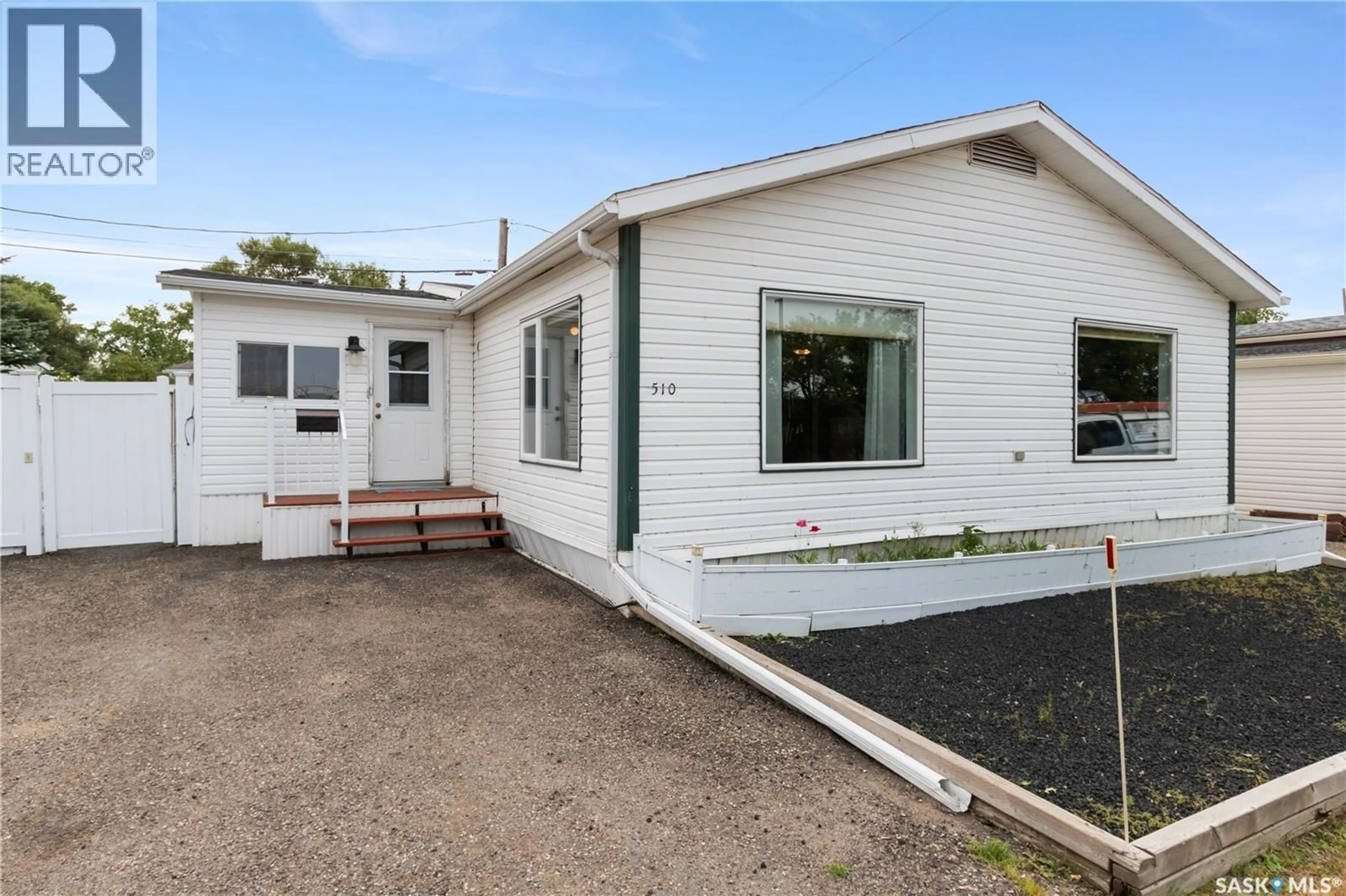 Home with vinyl exterior material, street for 510 CITY VIEW ESTATES, Sherwood Rm No. 159 Saskatchewan S4P3W8