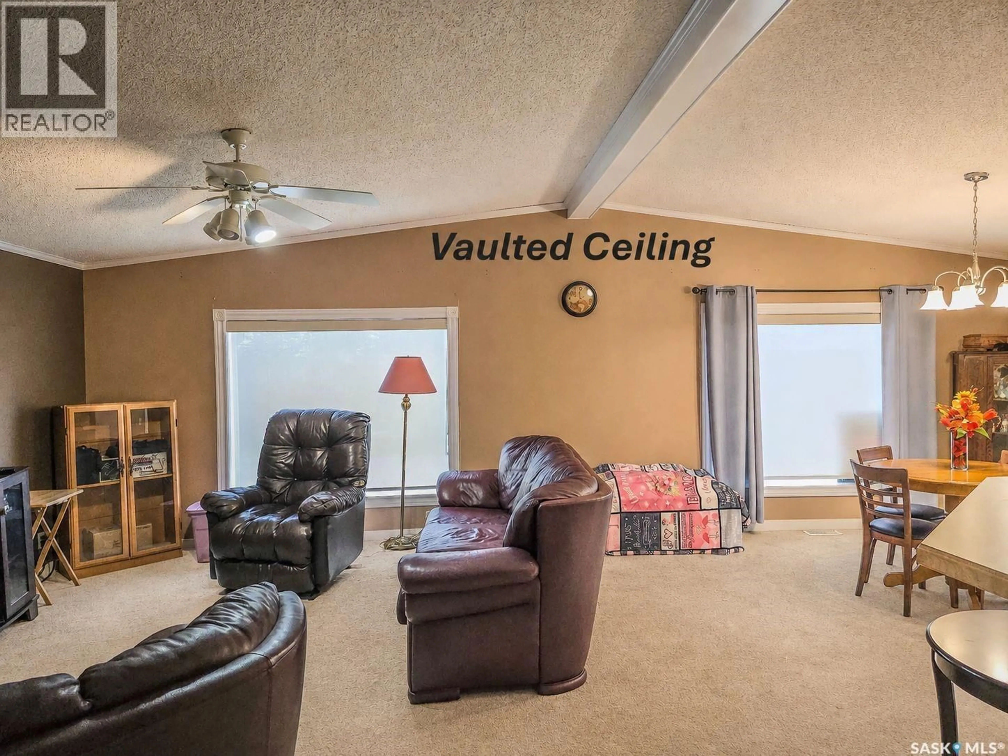 Living room with furniture, unknown for 510 CITY VIEW ESTATES, Sherwood Rm No. 159 Saskatchewan S4P3W8