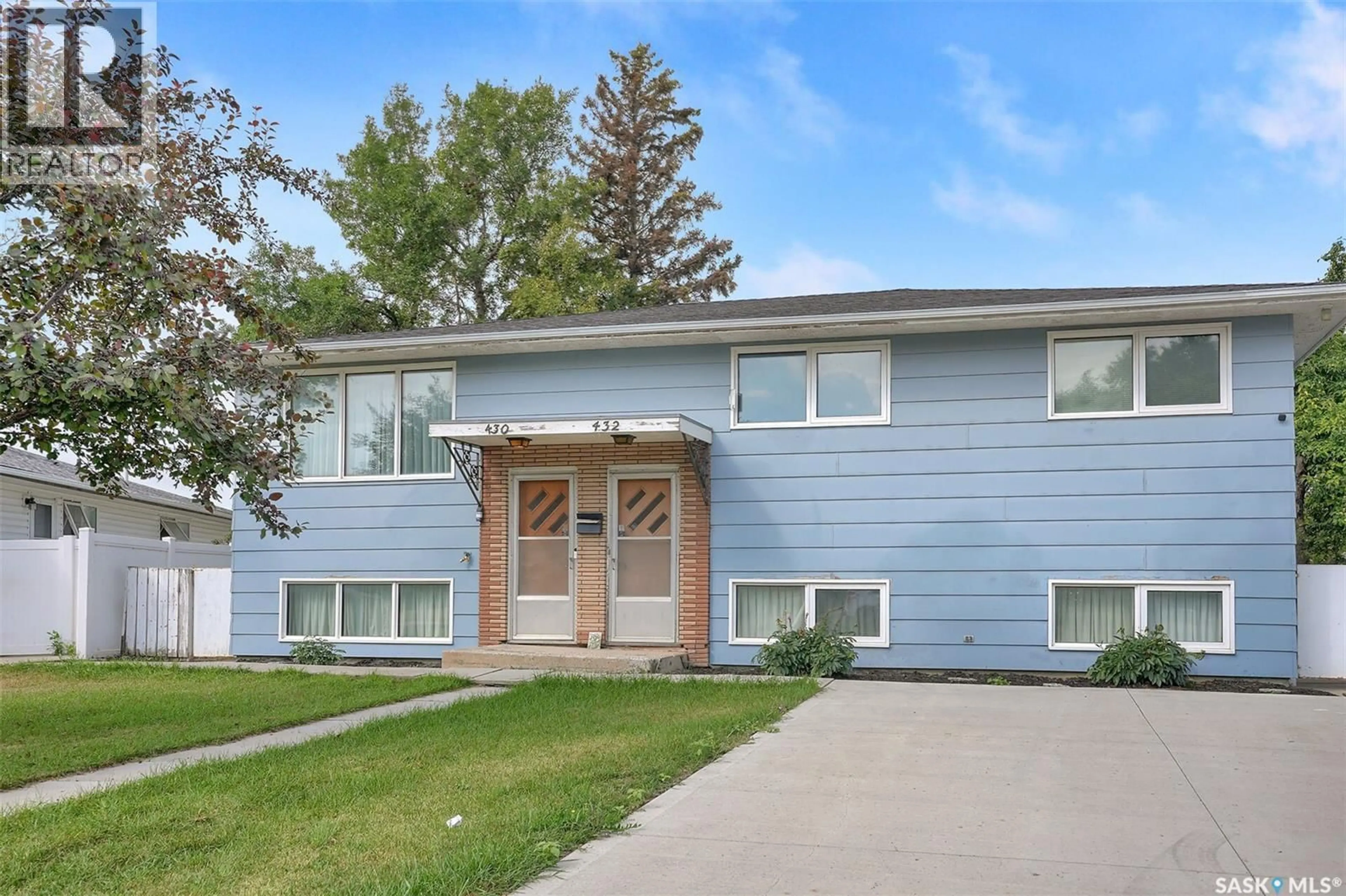 Home with vinyl exterior material, street for 430 FROOM CRESCENT, Regina Saskatchewan S4N1T6