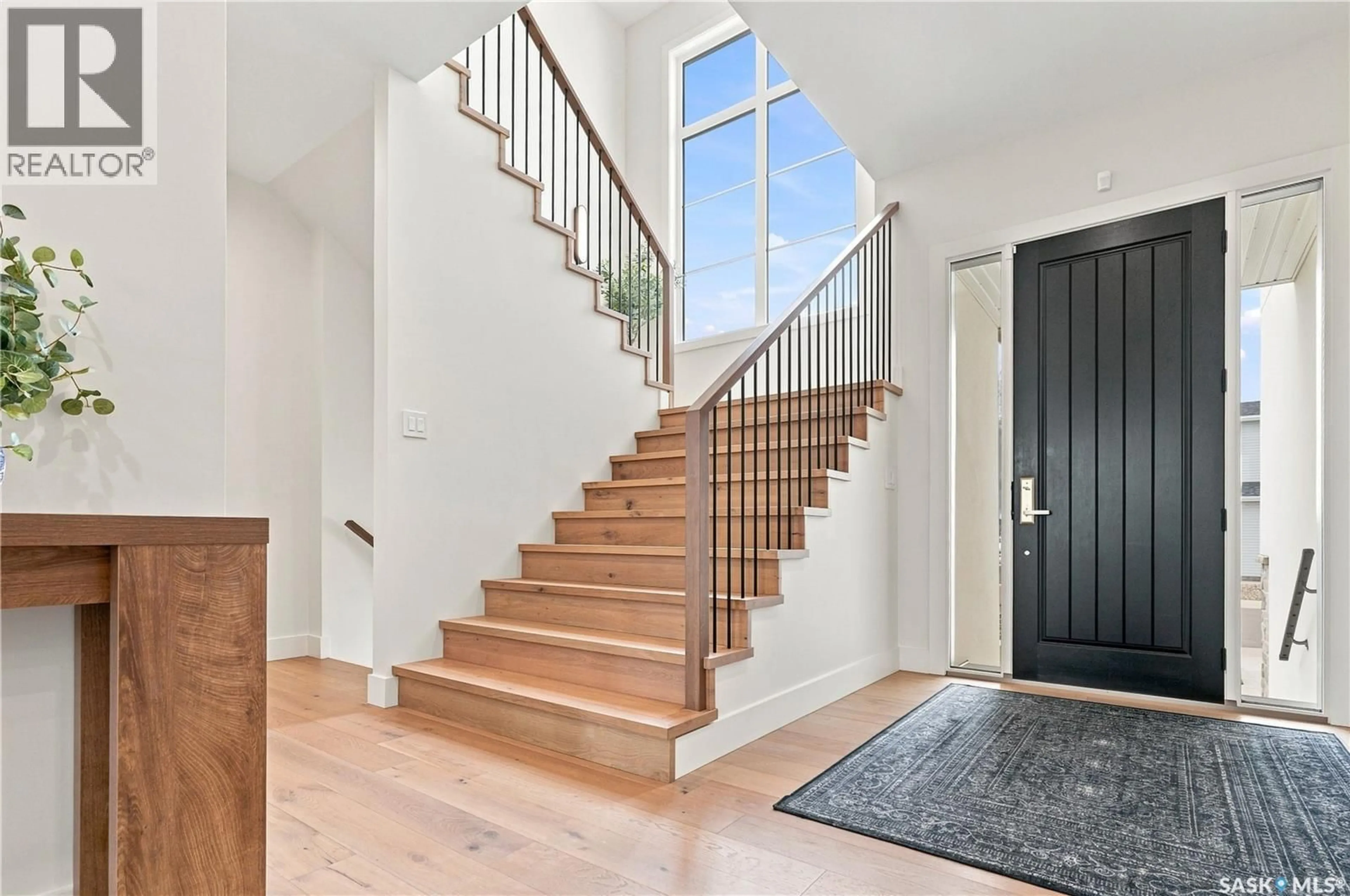 Indoor entryway for 652 PEPPER BEND, Saskatoon Saskatchewan S7V1T3
