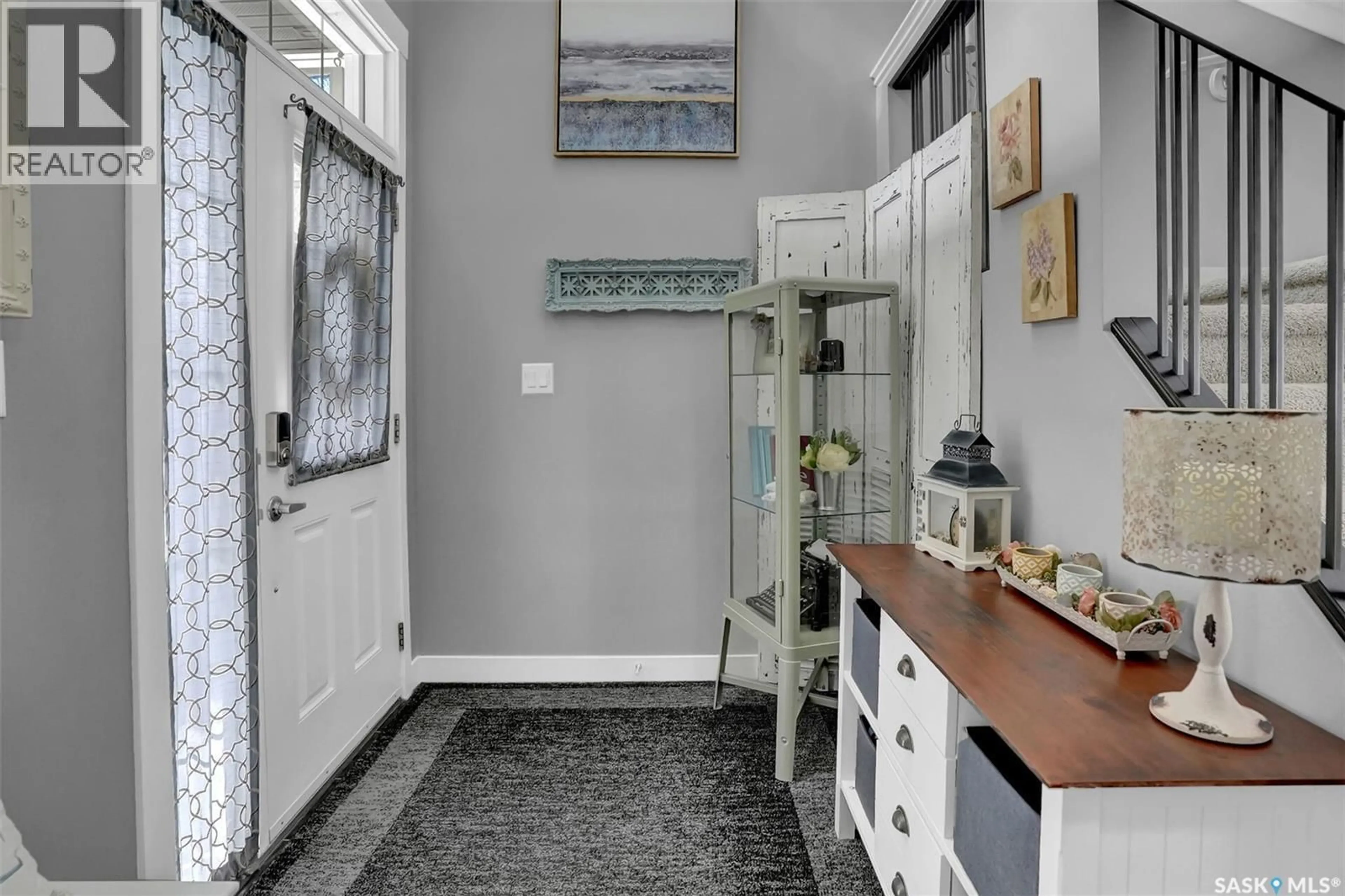 Indoor entryway for 5471 UNIVERSAL CRESCENT, Regina Saskatchewan S4W0K8