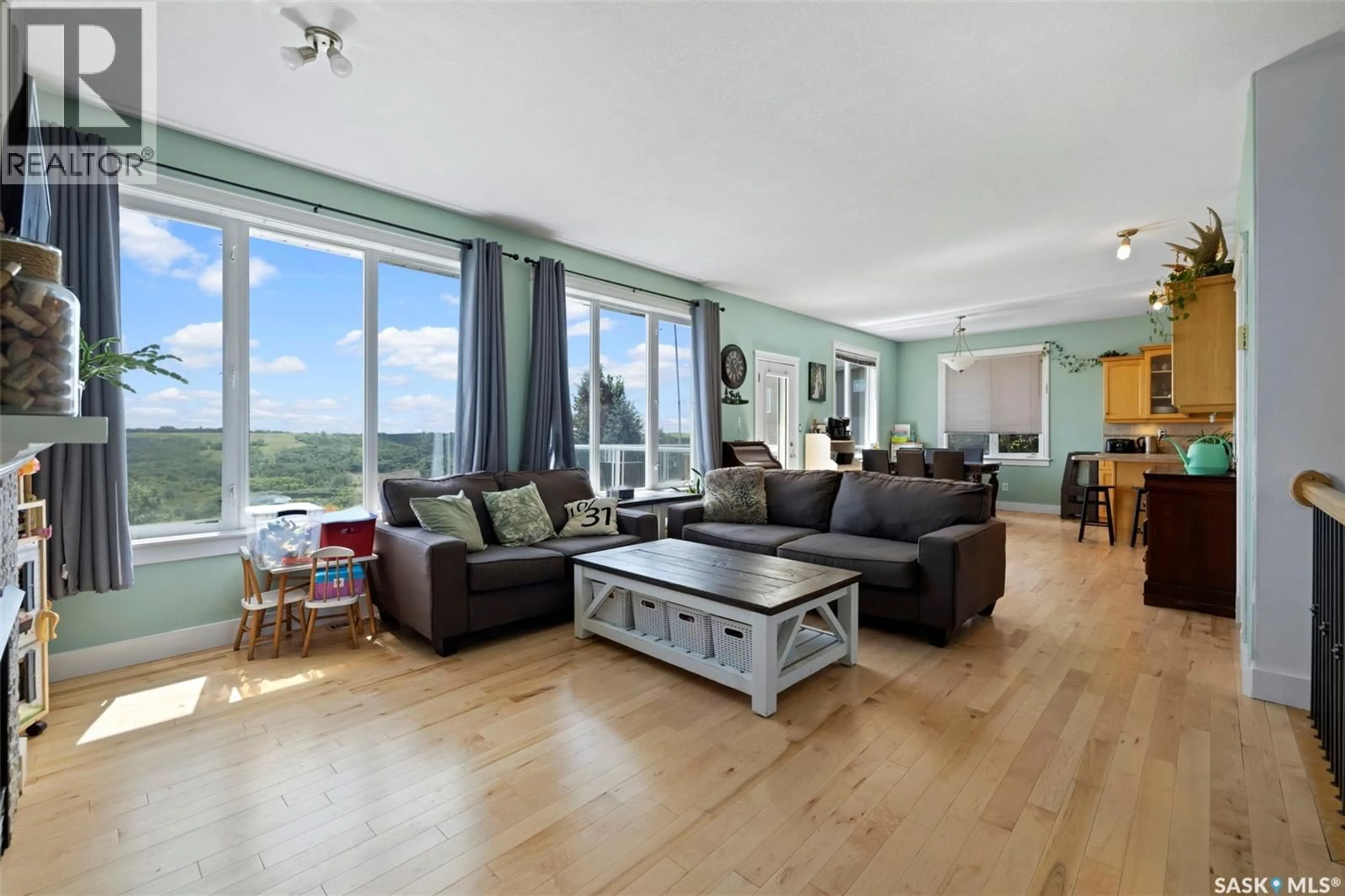 Living room with furniture, unknown for 120 DEER RIDGE DRIVE, Lumsden Rm No. 189 Saskatchewan S2V1B8