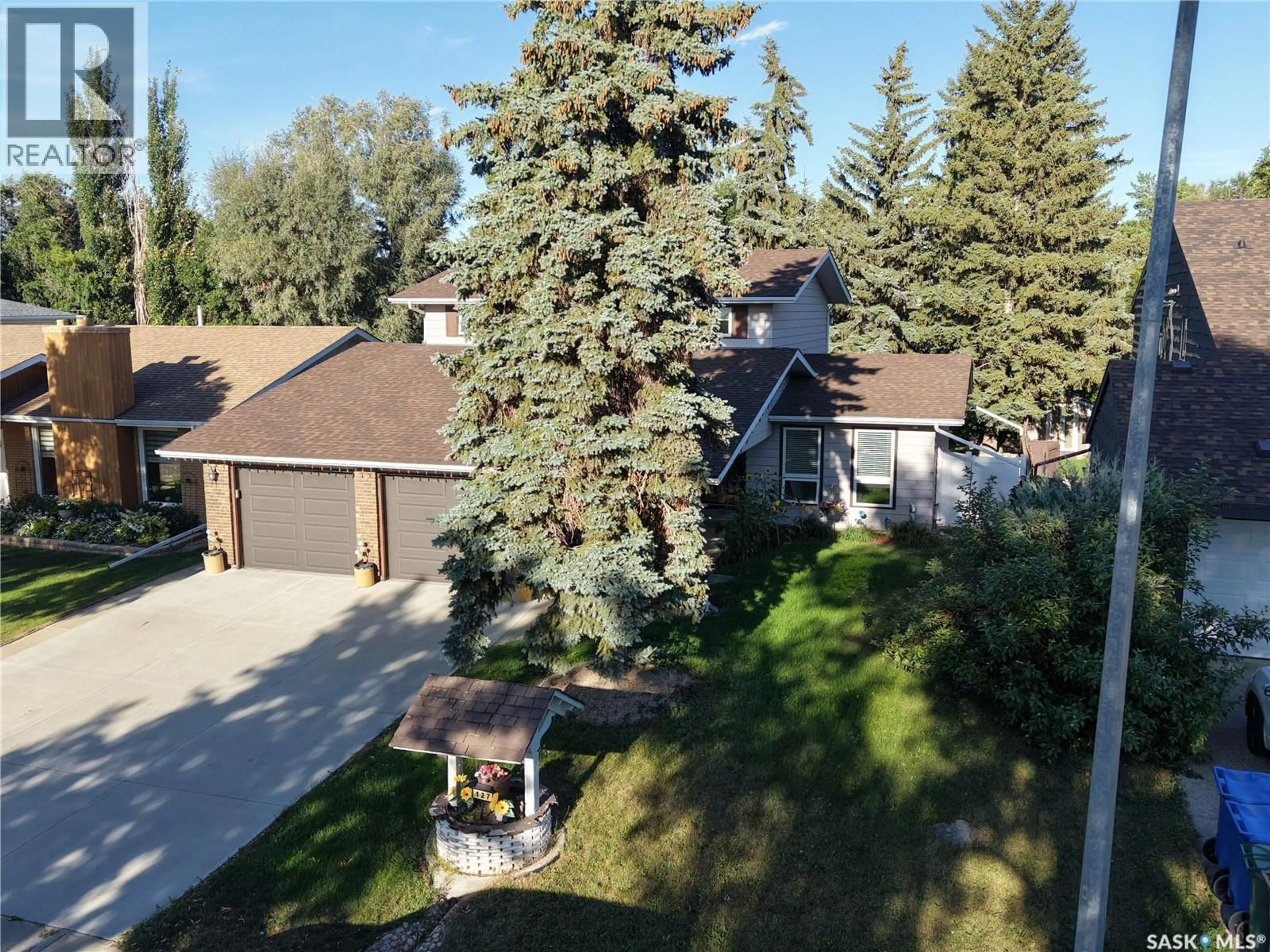 A pic from outside/outdoor area/front of a property/back of a property/a pic from drone, unknown for 127 ROGERS ROAD, Regina Saskatchewan S4S6T7