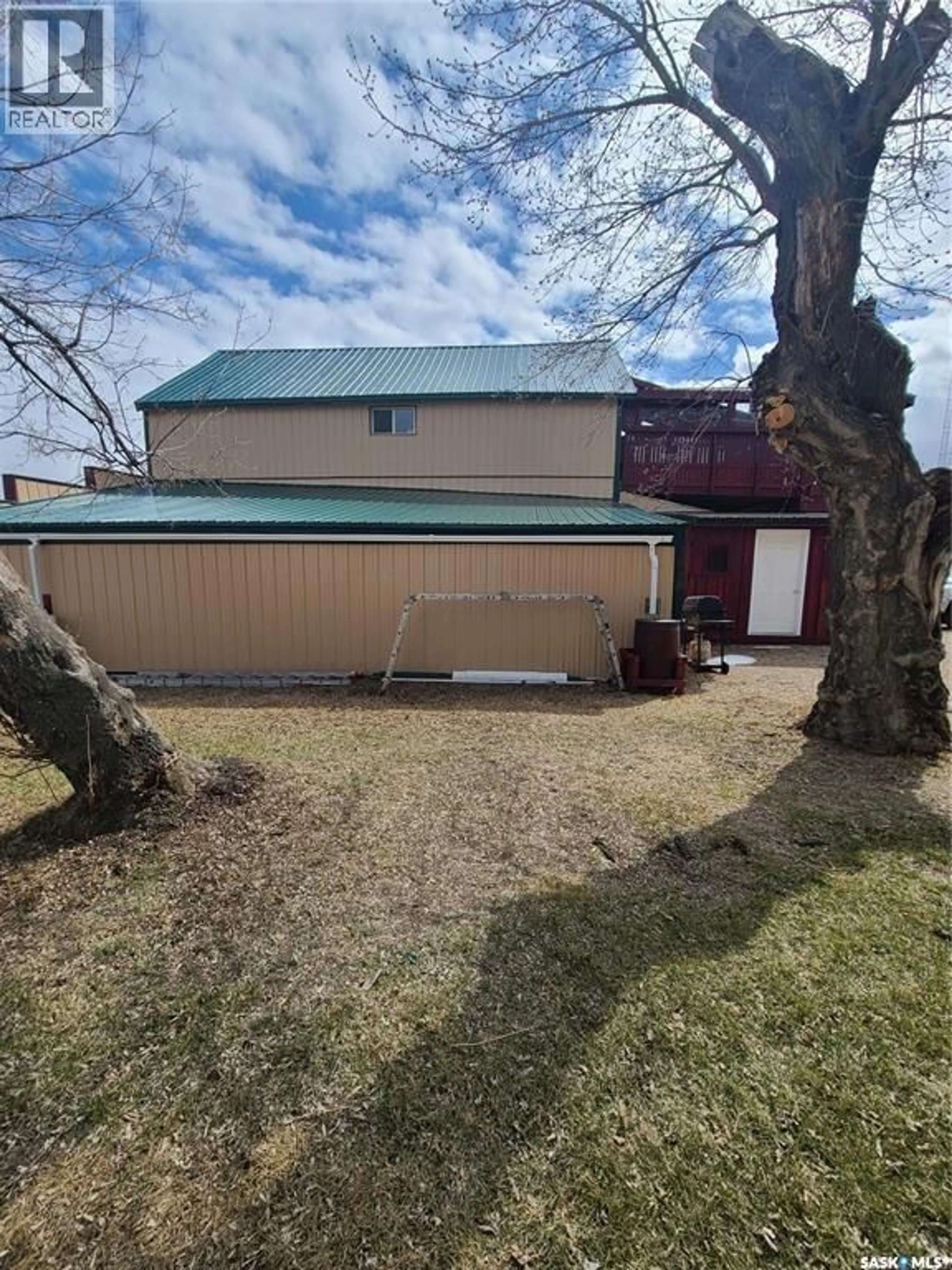A pic from outside/outdoor area/front of a property/back of a property/a pic from drone, street for 48 MAIN STREET, Manor Saskatchewan S0C1R0