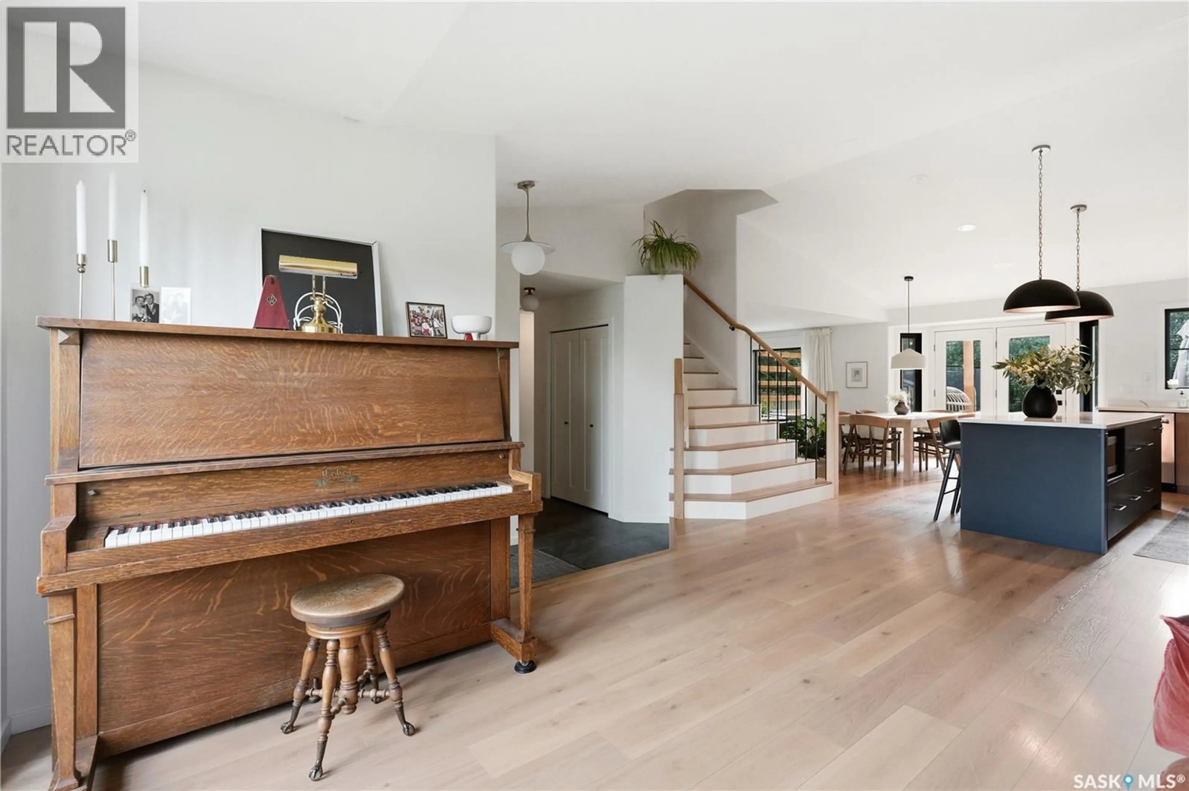 Indoor foyer for 110 MCFARLAND PLACE, Saskatoon Saskatchewan S7N4M2