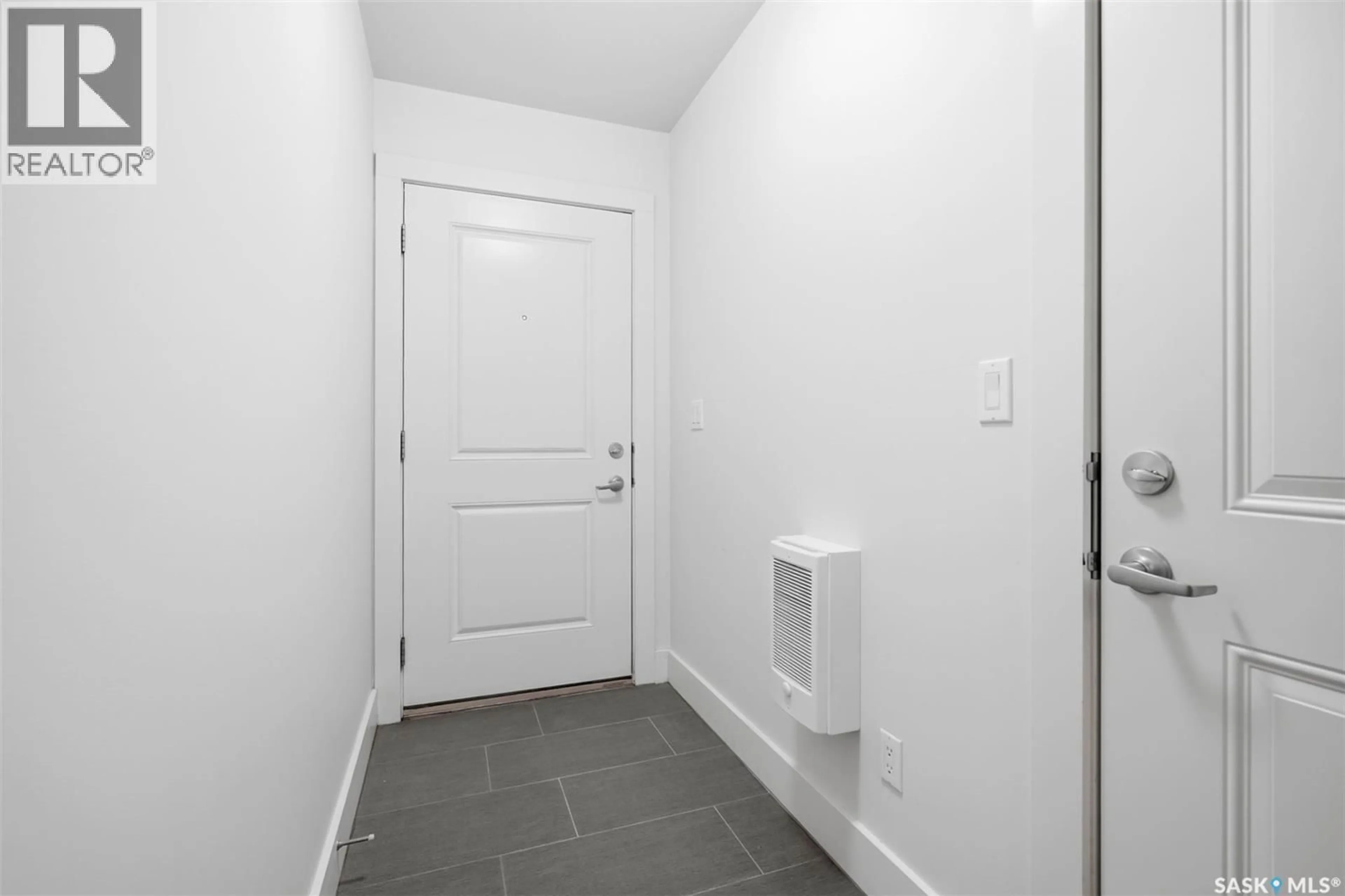 Indoor entryway for 701 - 618 MEADOWS BOULEVARD, Saskatoon Saskatchewan S7V0L3