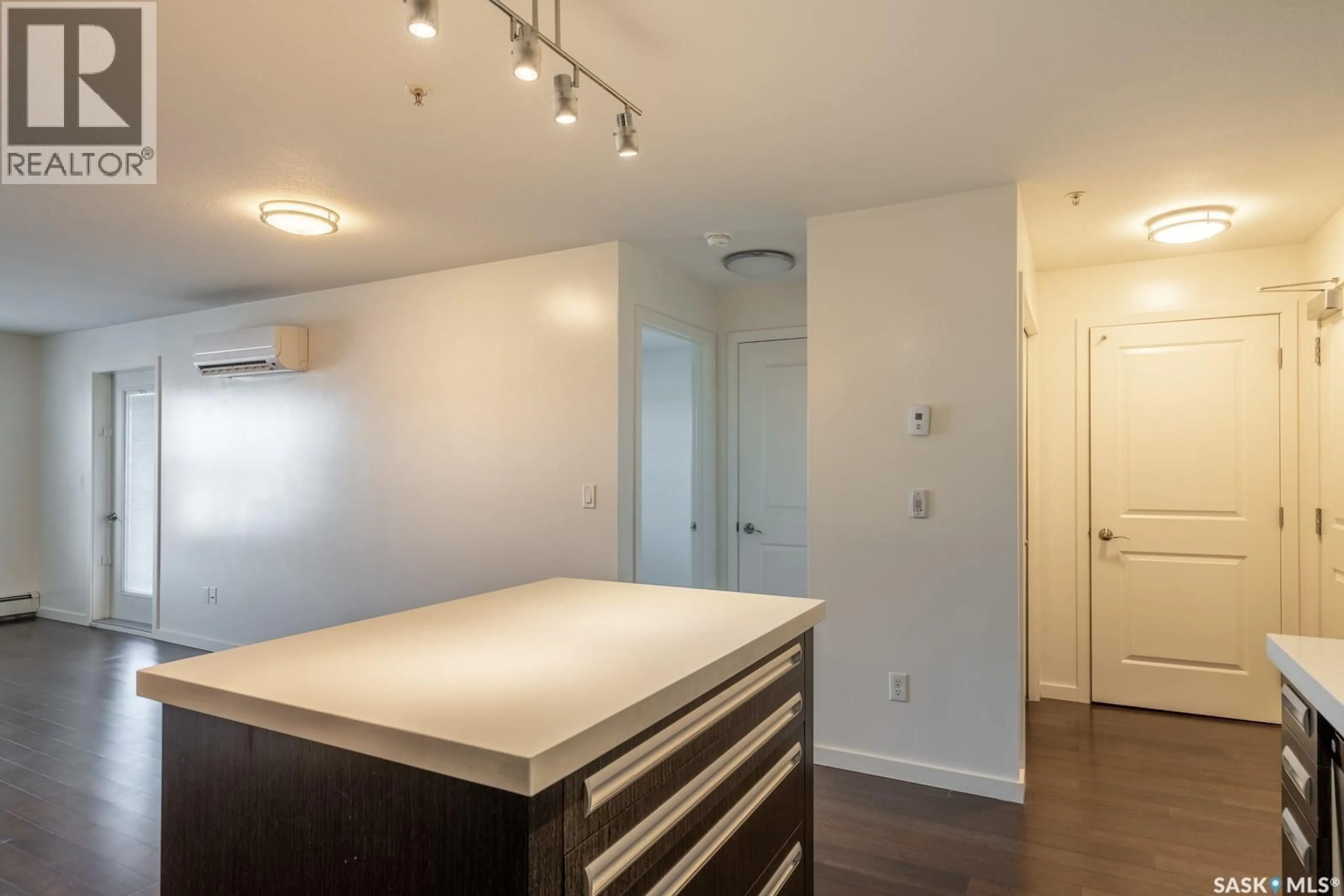 Unknown for 102 - 1610 DAKOTA DRIVE, Regina Saskatchewan S4Z0A5