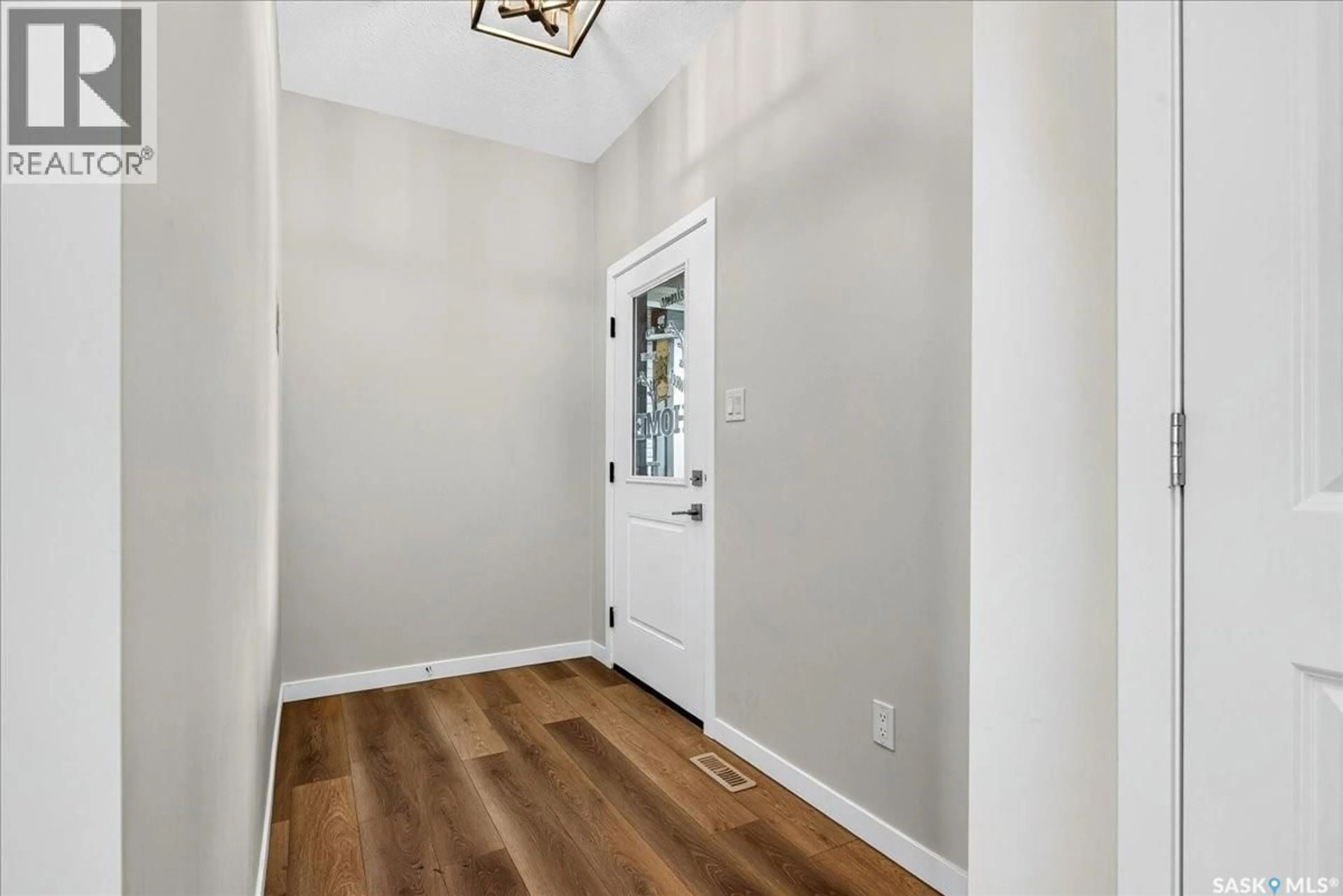 Indoor entryway for 3296 FAVEL DRIVE, Regina Saskatchewan S4V4B2