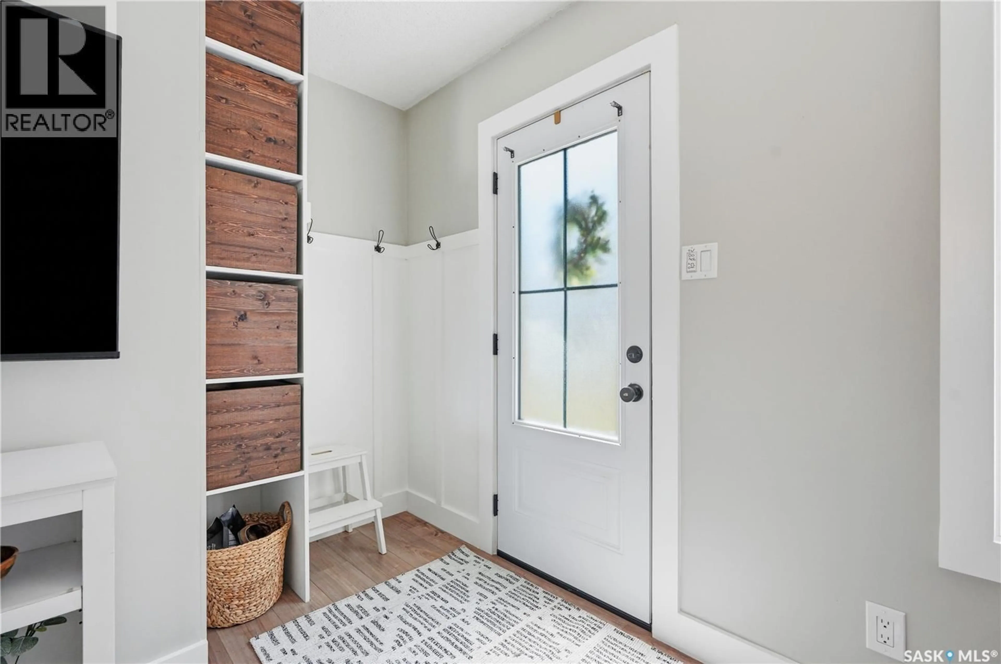 Indoor entryway for 122 MONTREAL AVENUE, Saskatoon Saskatchewan S7M3K8