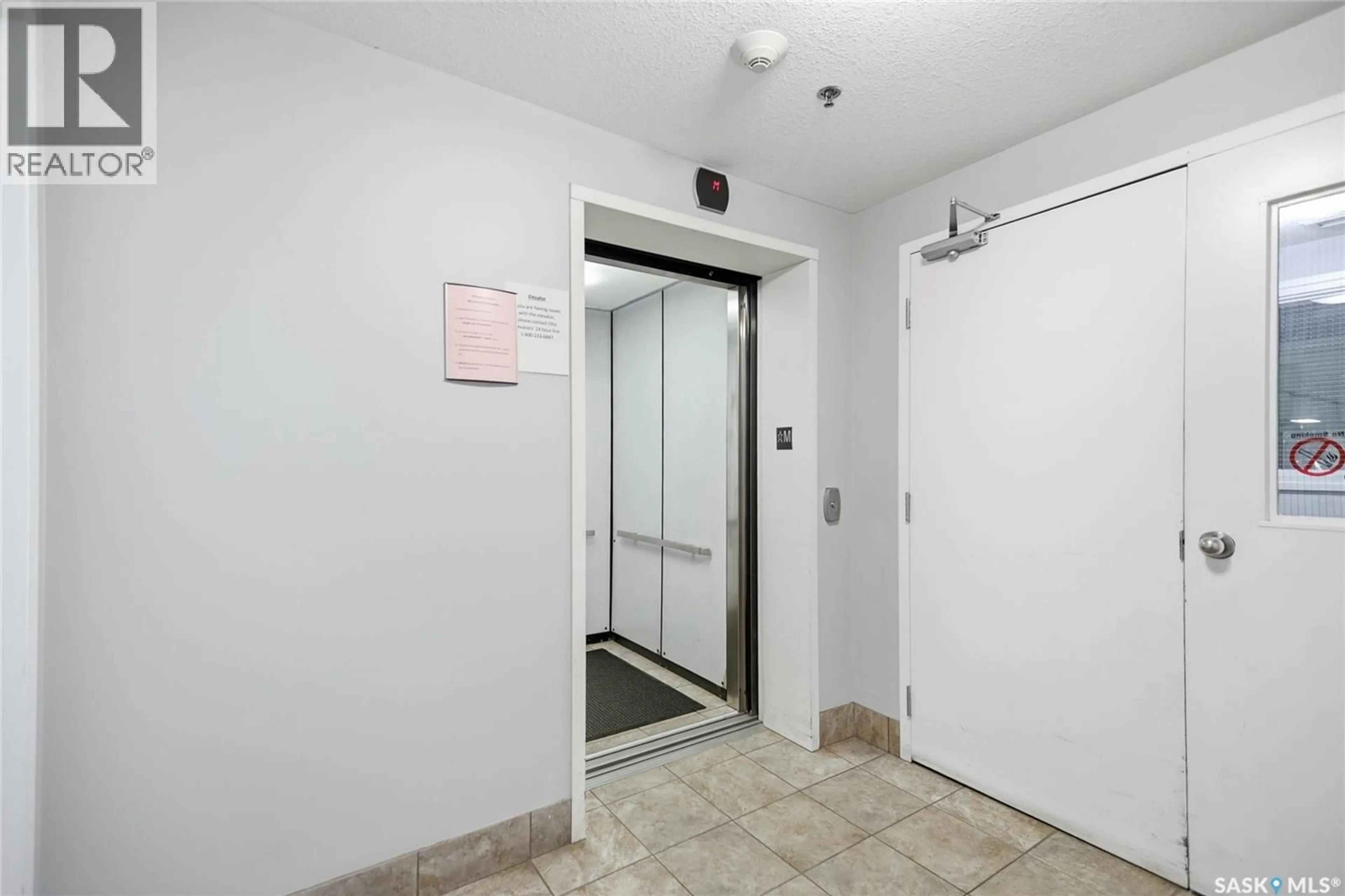 Indoor foyer for 106 - 6345 ROCHDALE BOULEVARD, Regina Saskatchewan S4X2R1
