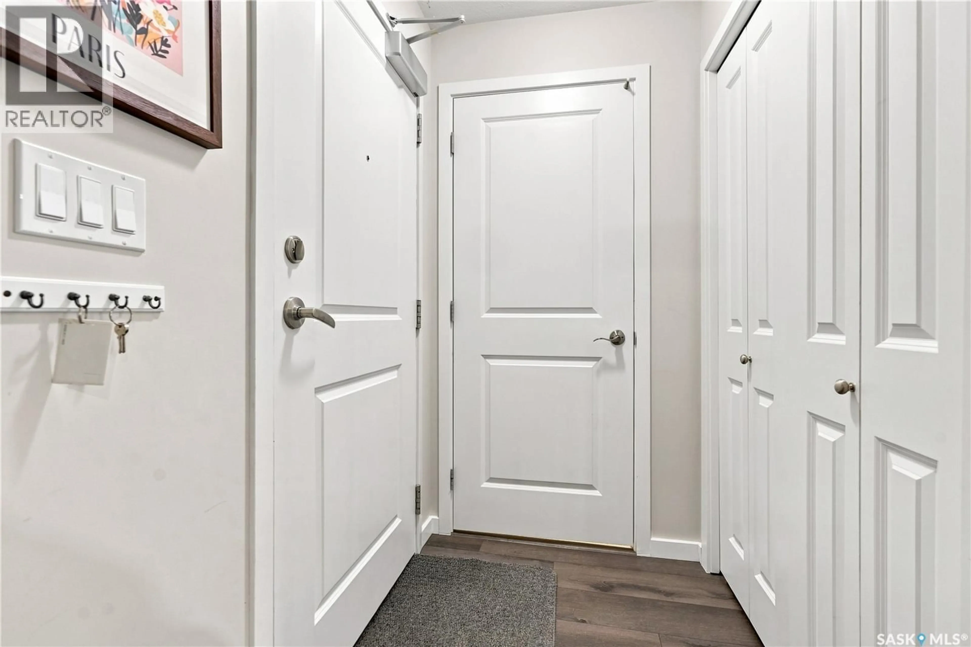 Indoor entryway for 105 - 1510 NEVILLE DRIVE, Regina Saskatchewan S4Z0A3